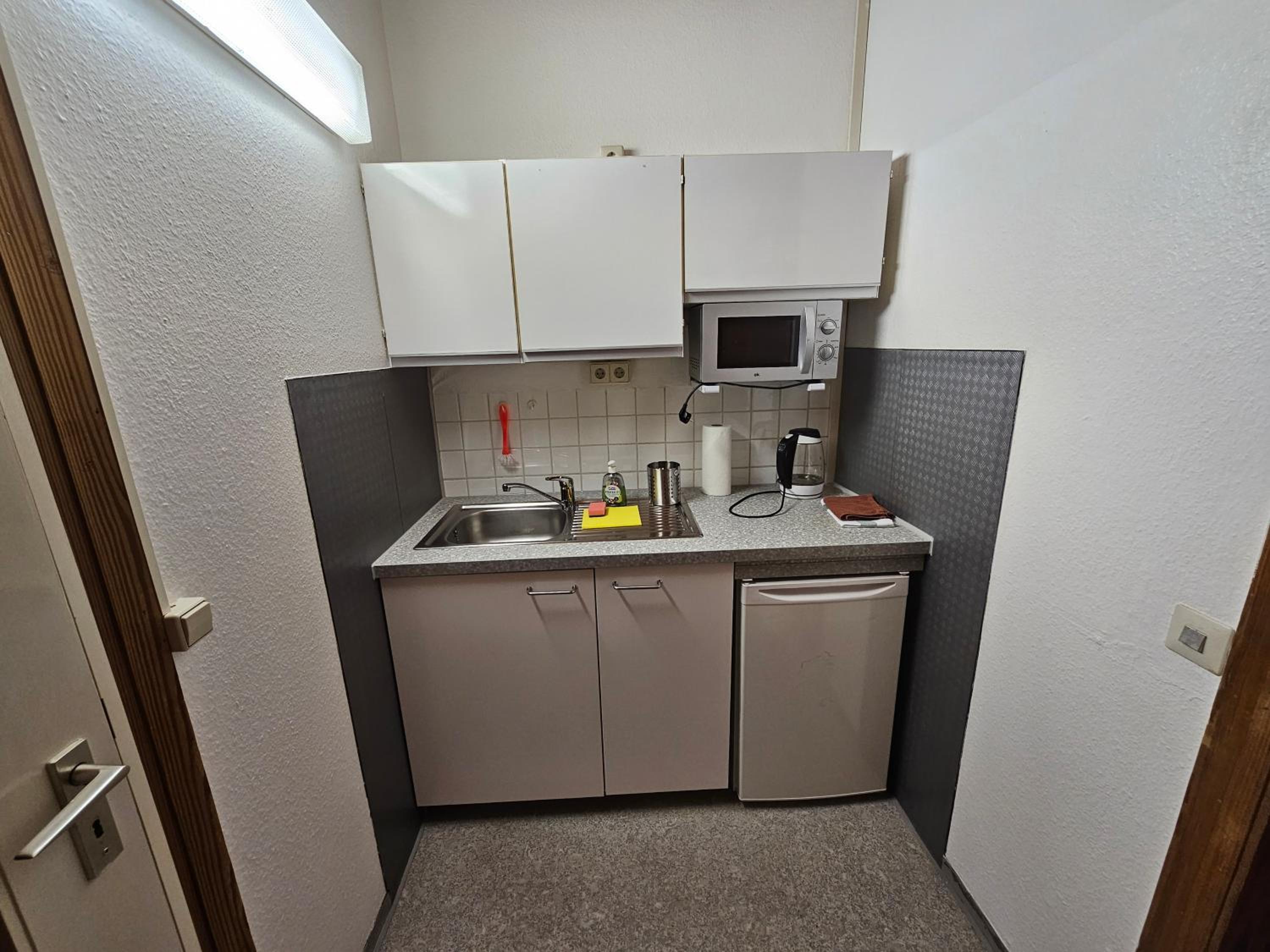 Quadruple Room with Balcony - Photo 10