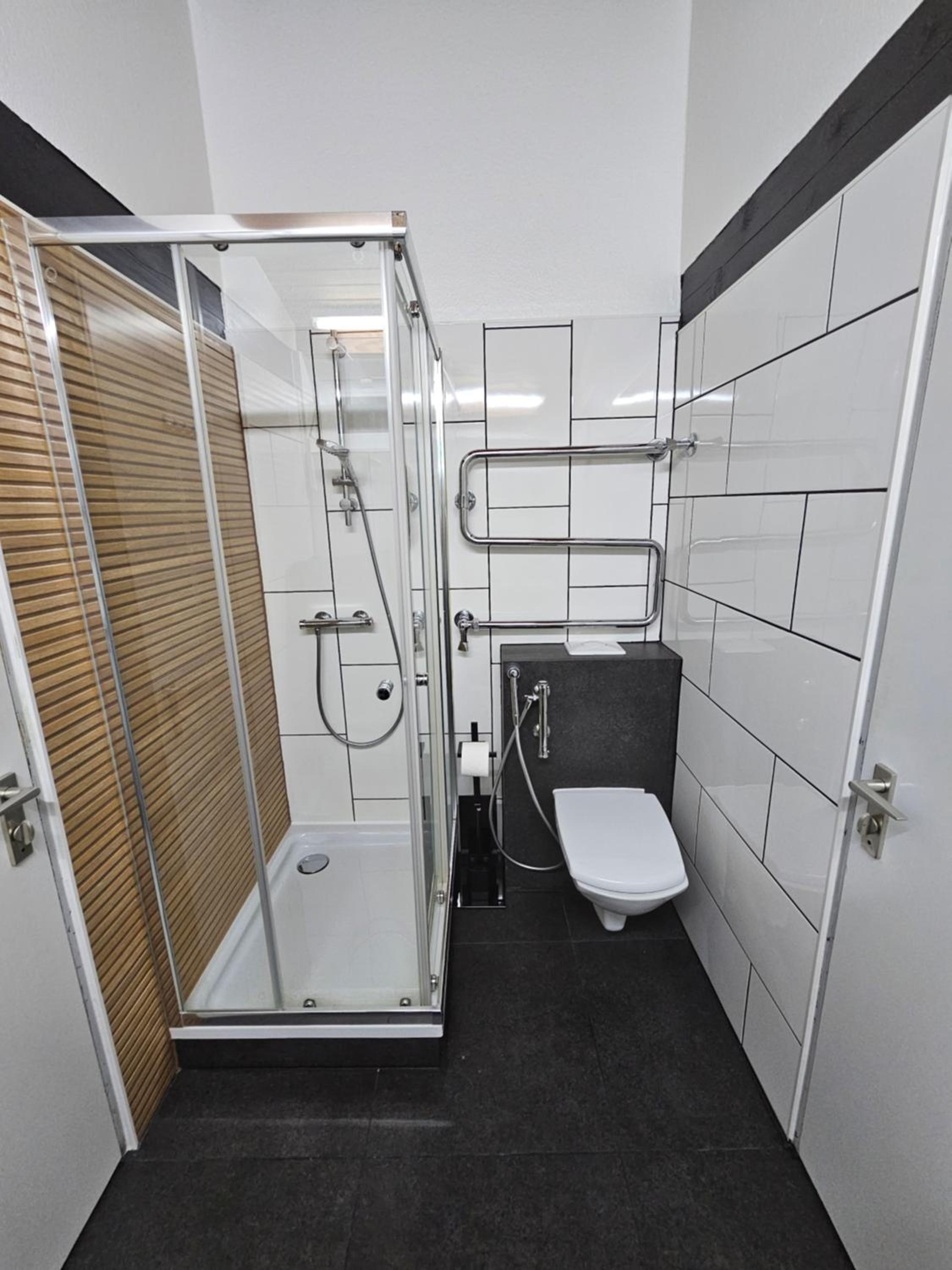 Quadruple Room with Balcony - Photo 7