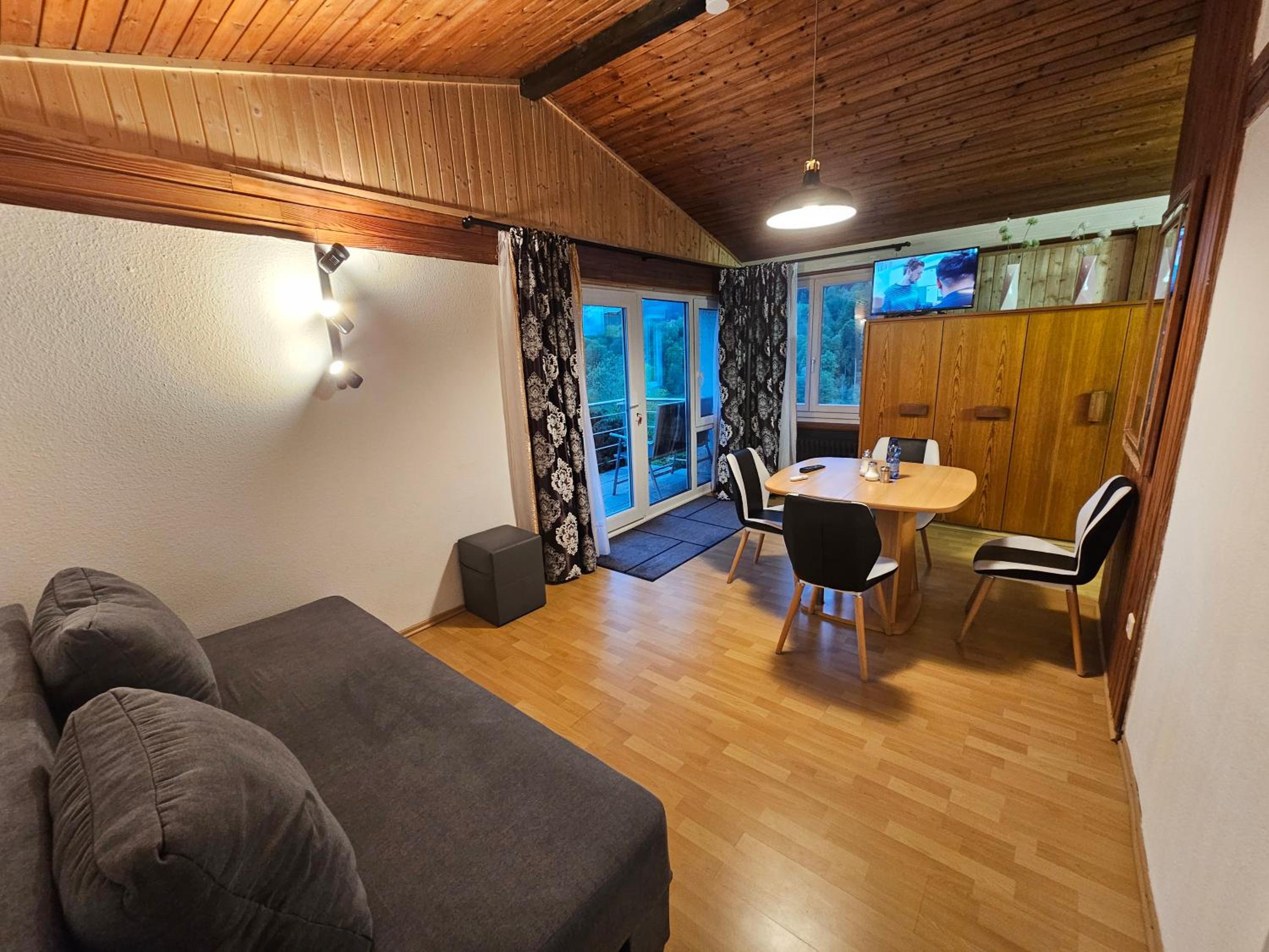 Quadruple Room with Balcony - Photo 6
