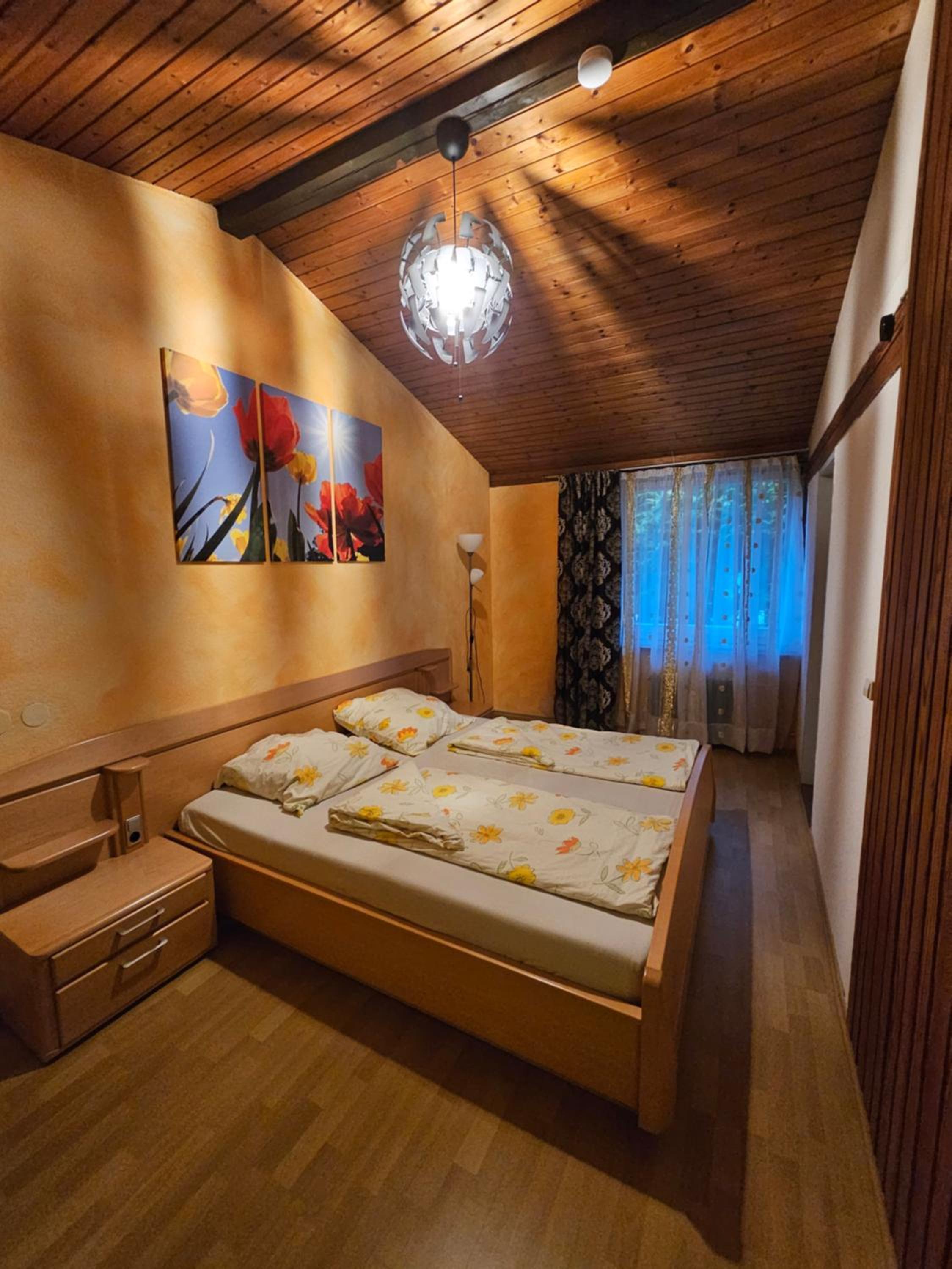 Quadruple Room with Balcony - Photo 11
