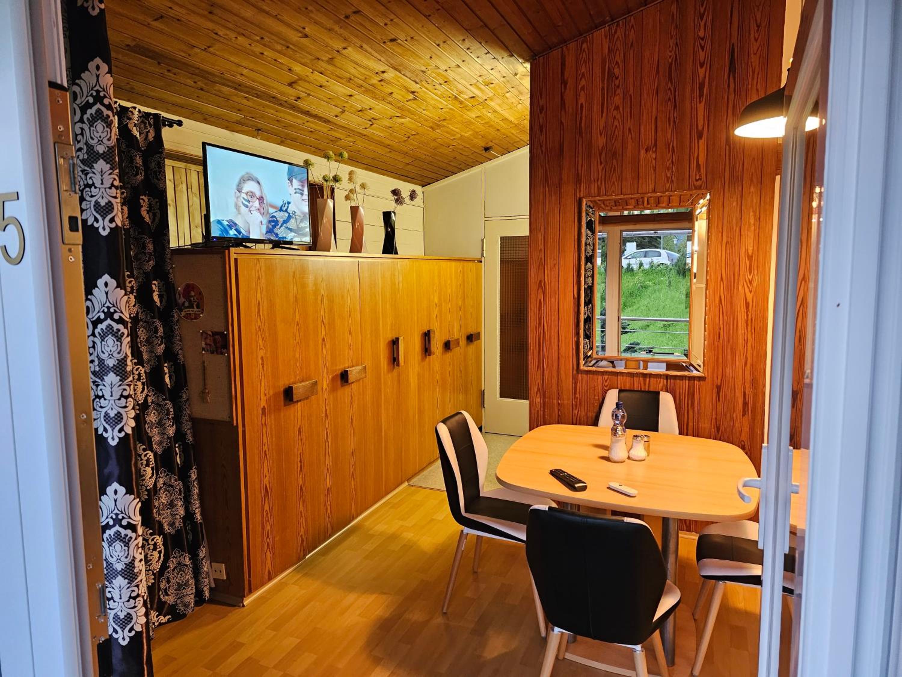 Quadruple Room with Balcony - Photo 3