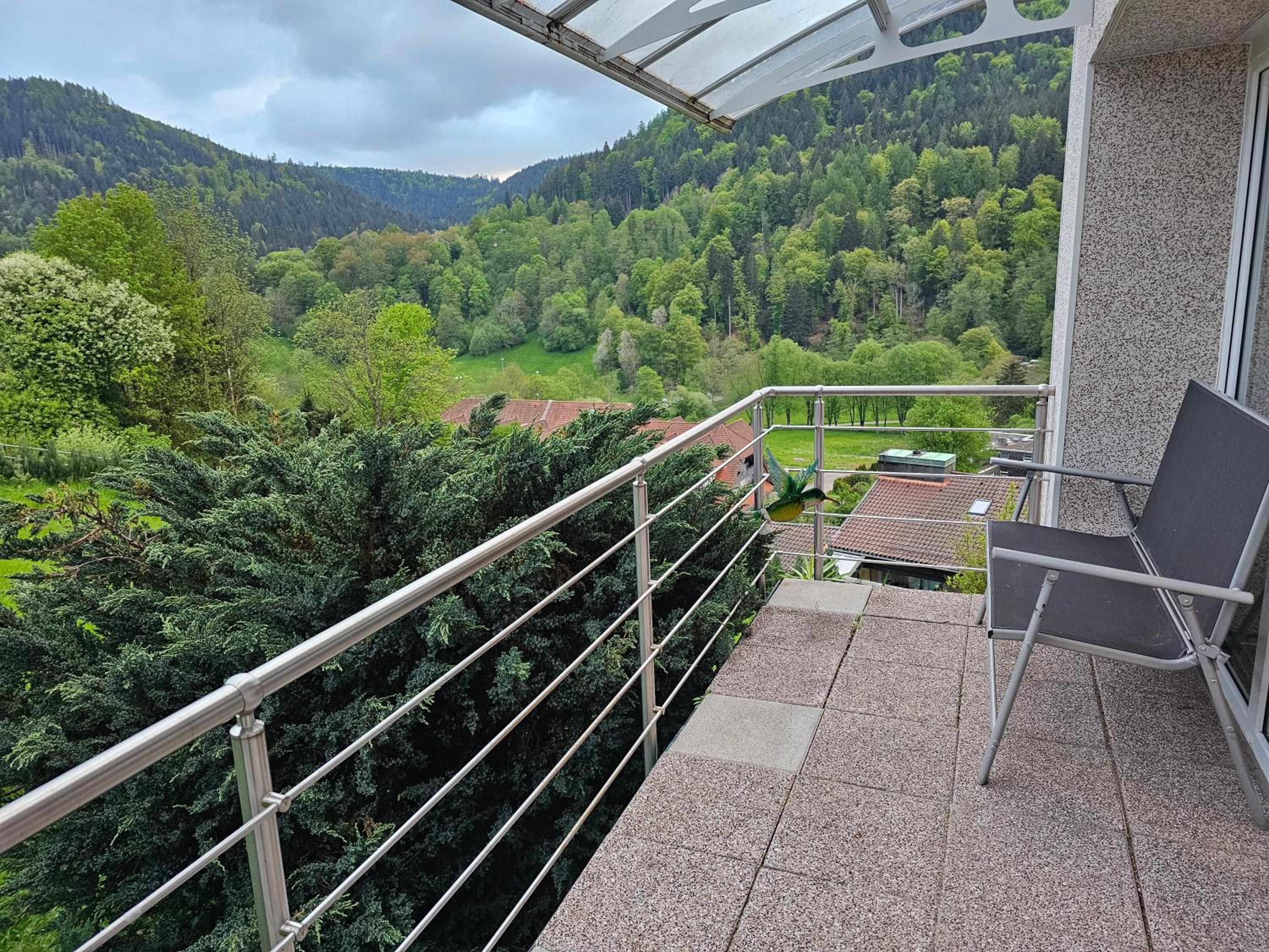 Quadruple Room with Balcony - Photo 5