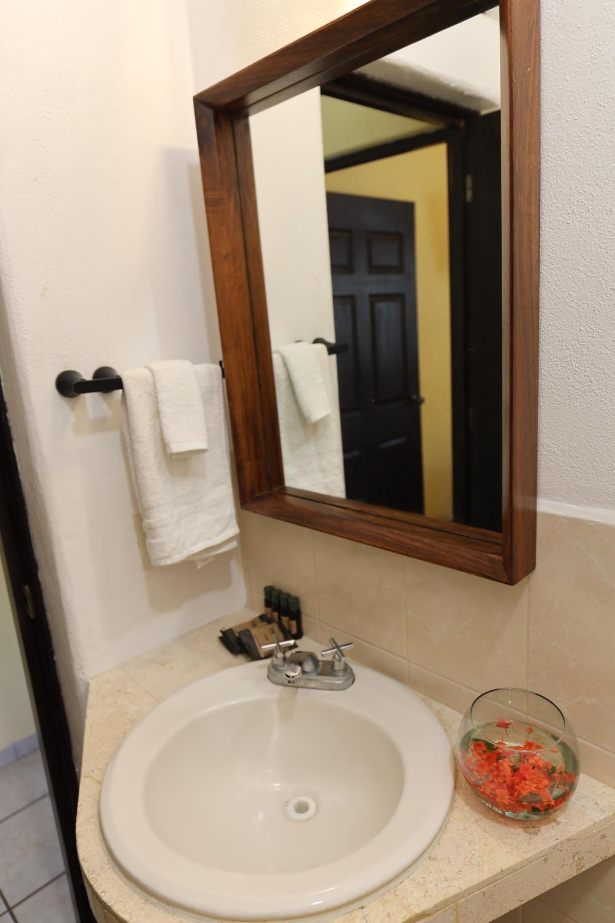 One-Bedroom Apartment - Photo 8
