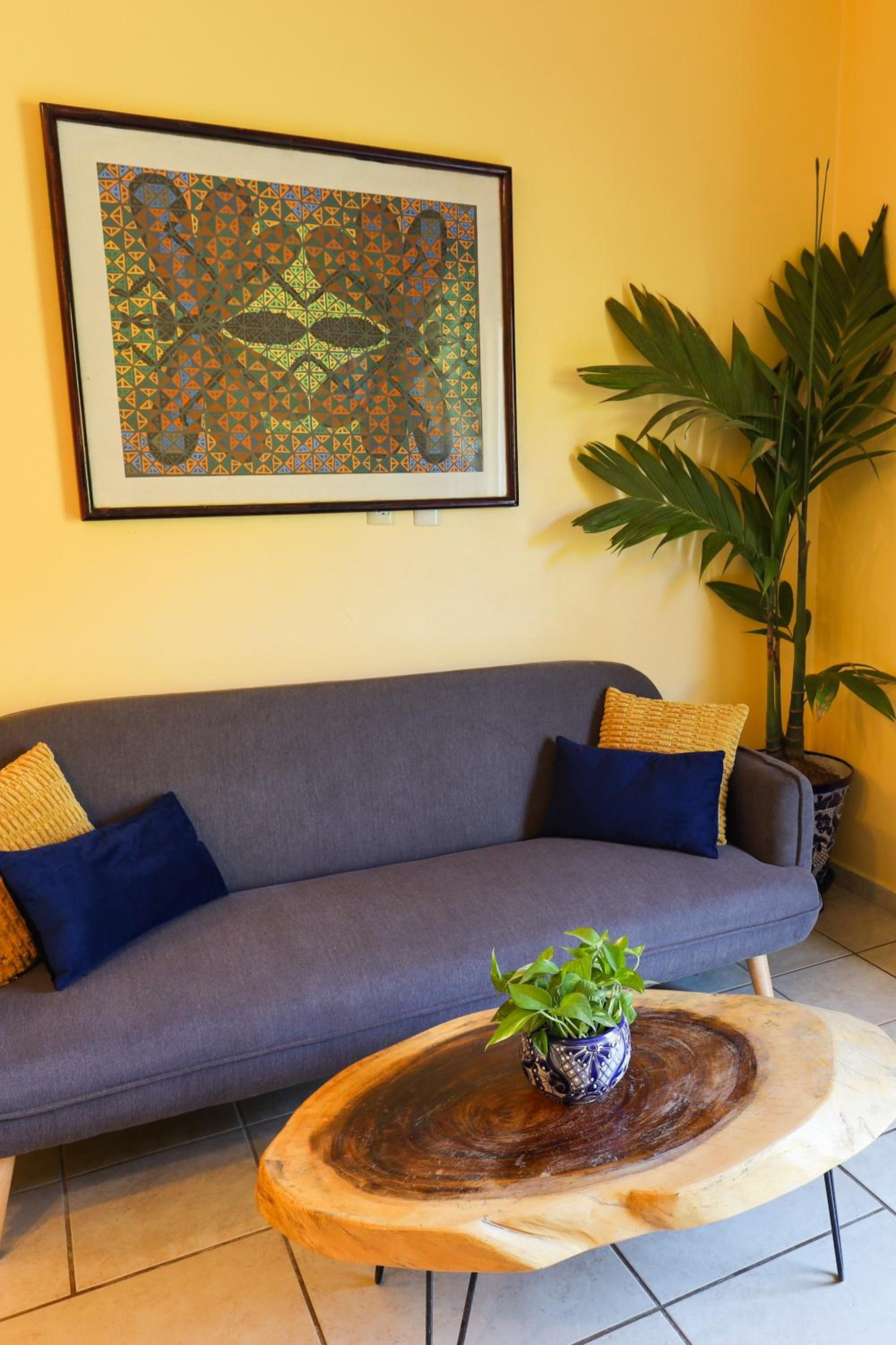 One-Bedroom Apartment - Photo 2
