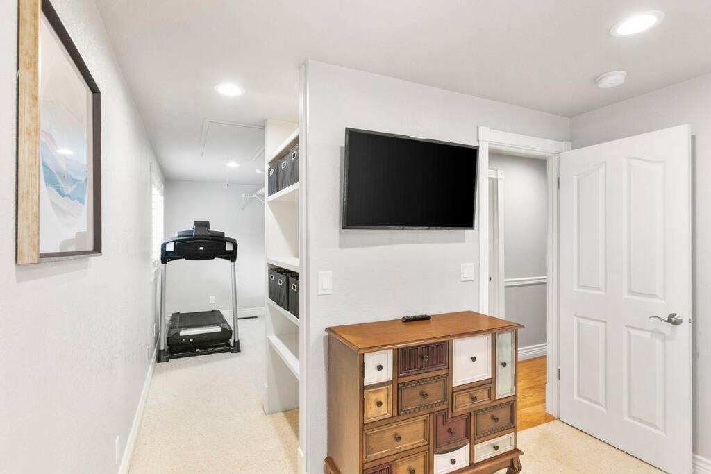 Three-Bedroom House photo 2
