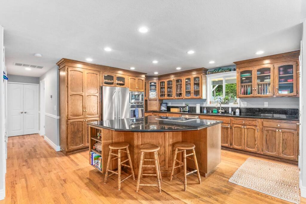 Three-Bedroom House photo 3