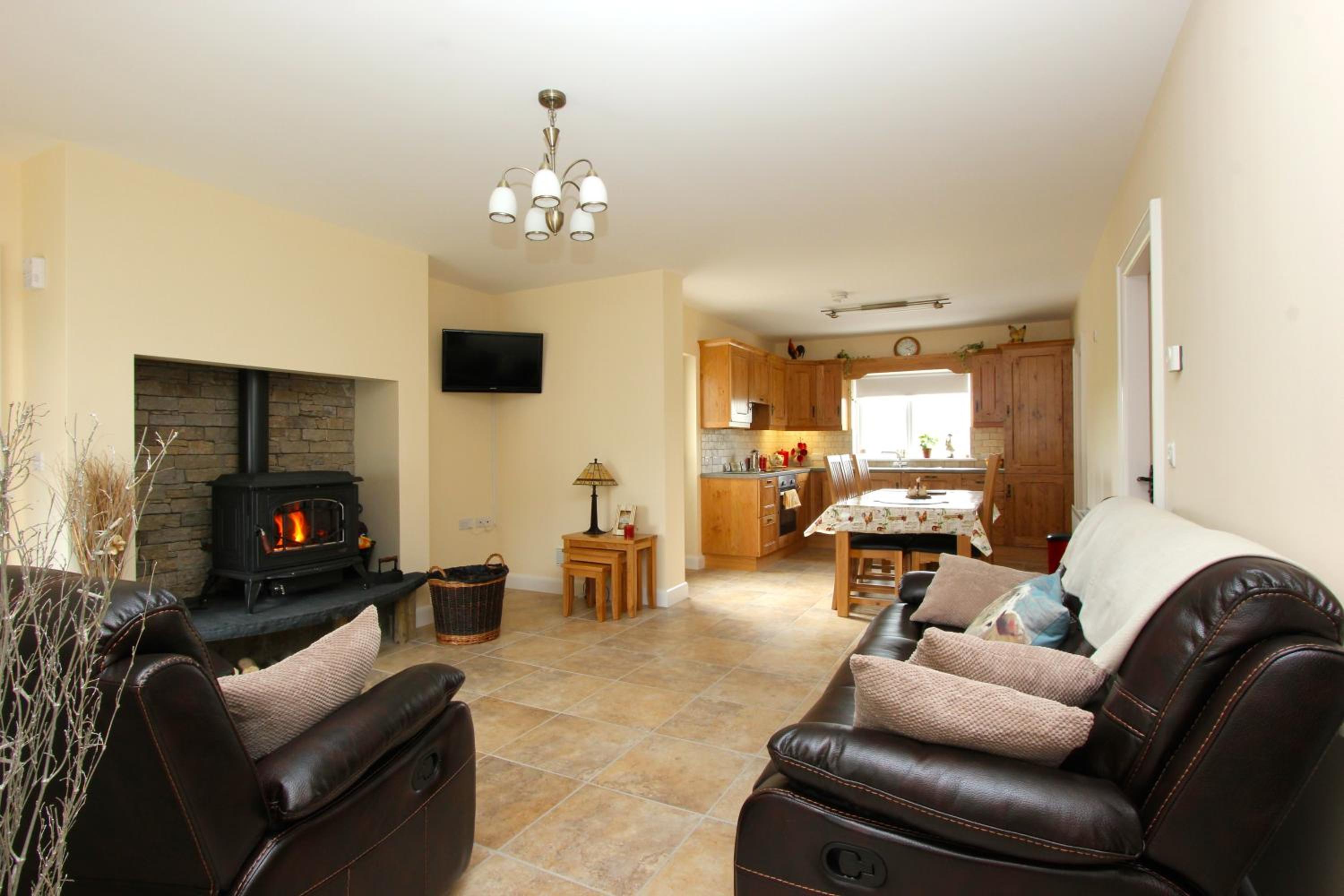 Two-Bedroom House - Photo 8