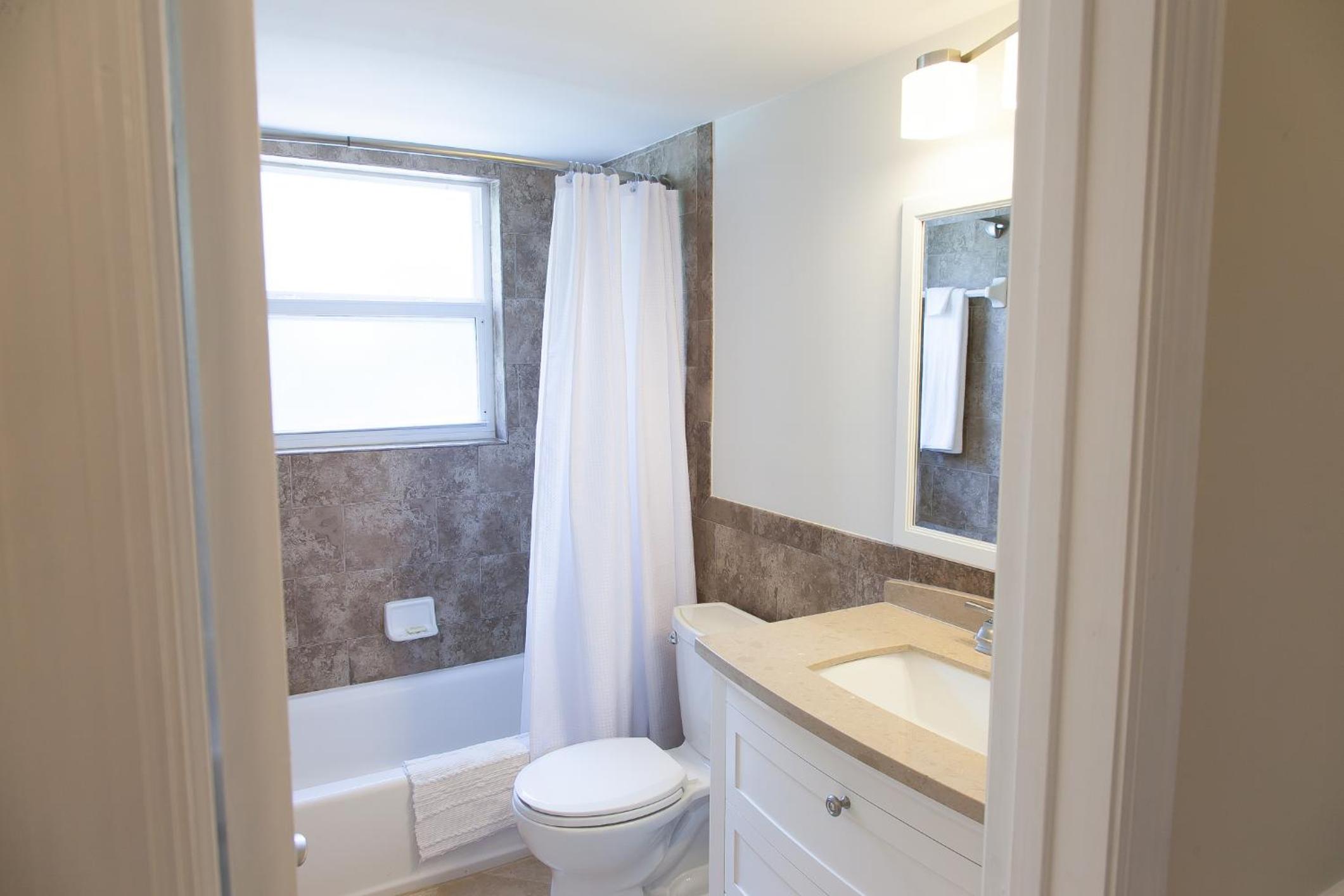 Two-Bedroom Apartment with Garden View photo 2