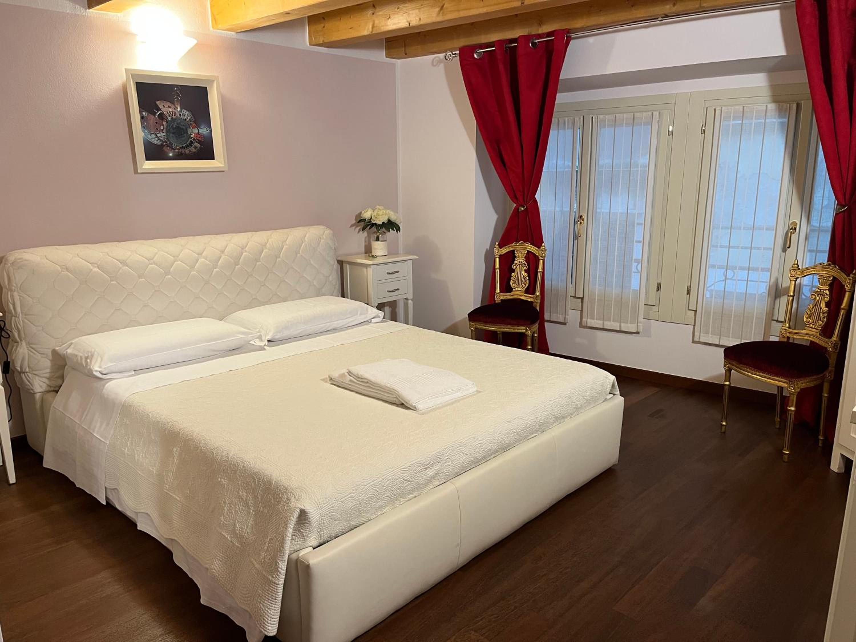 Double Room - Photo 10