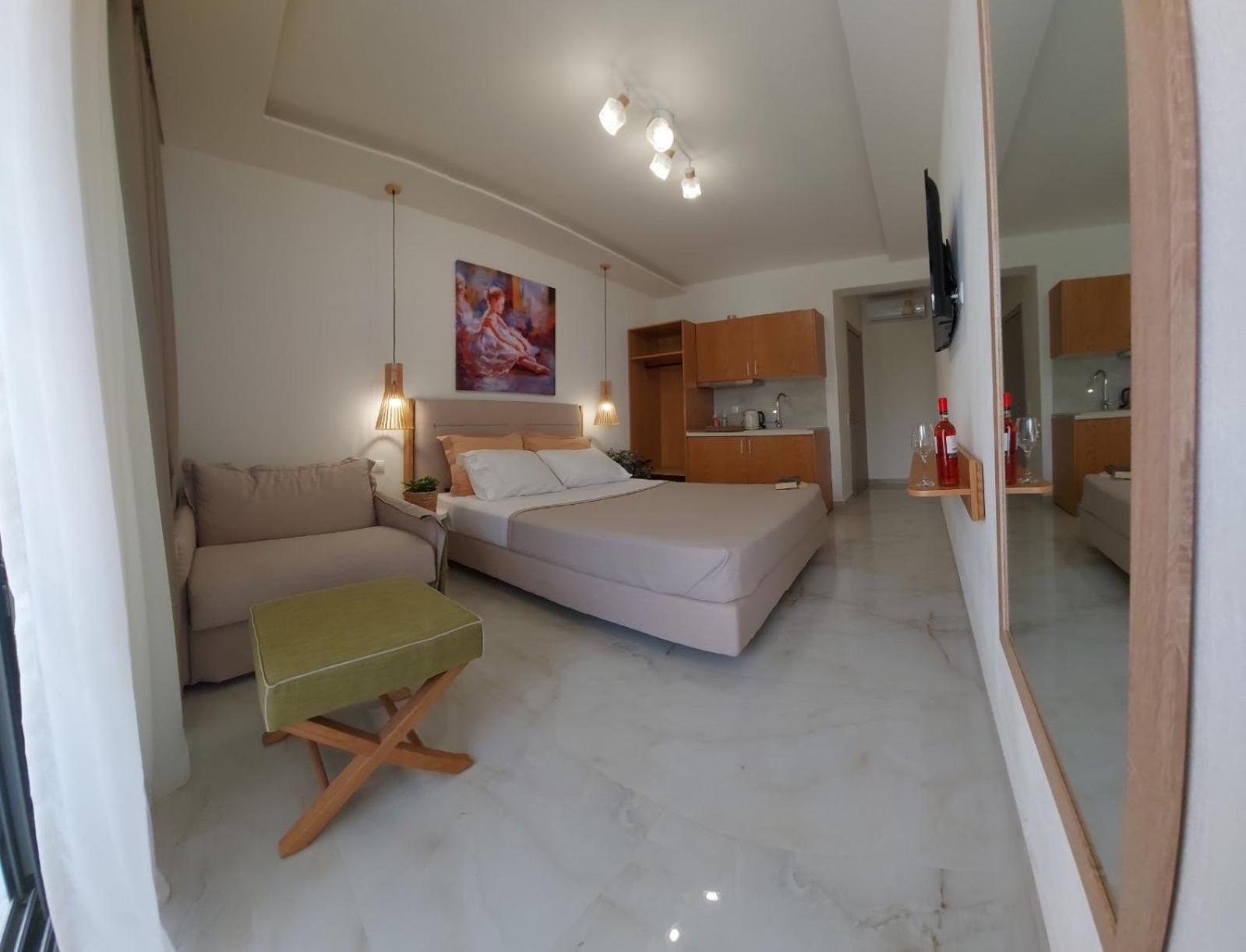 Triple Room with City View