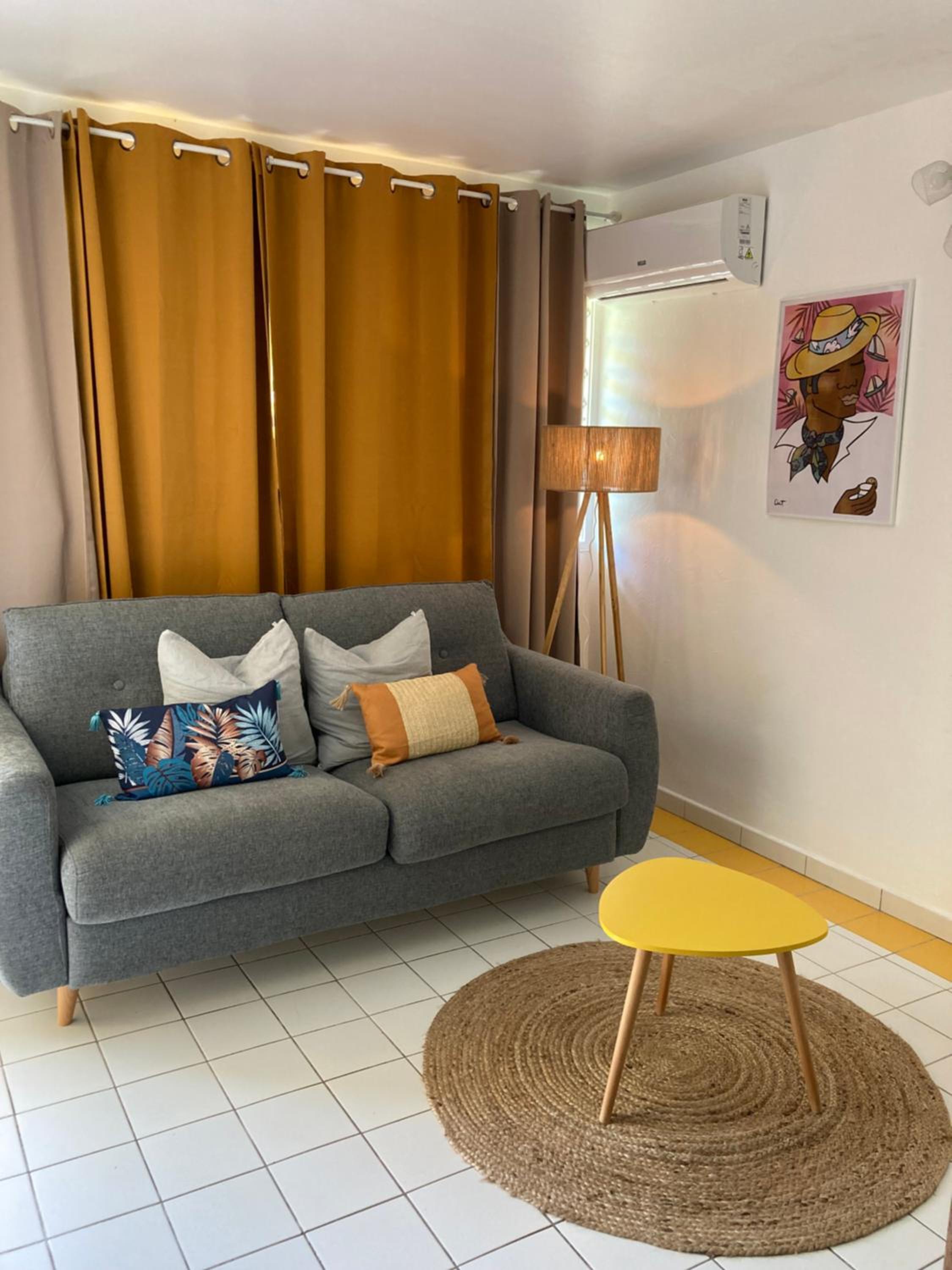 One-Bedroom Apartment photo 1