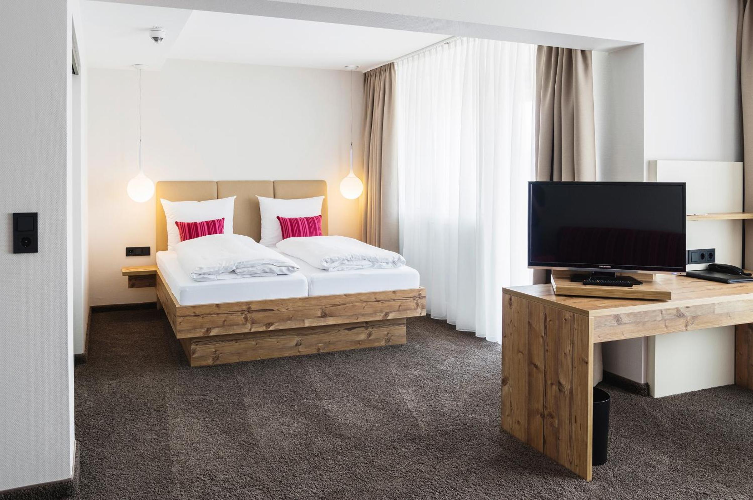 Deluxe Double Room - Photo 14