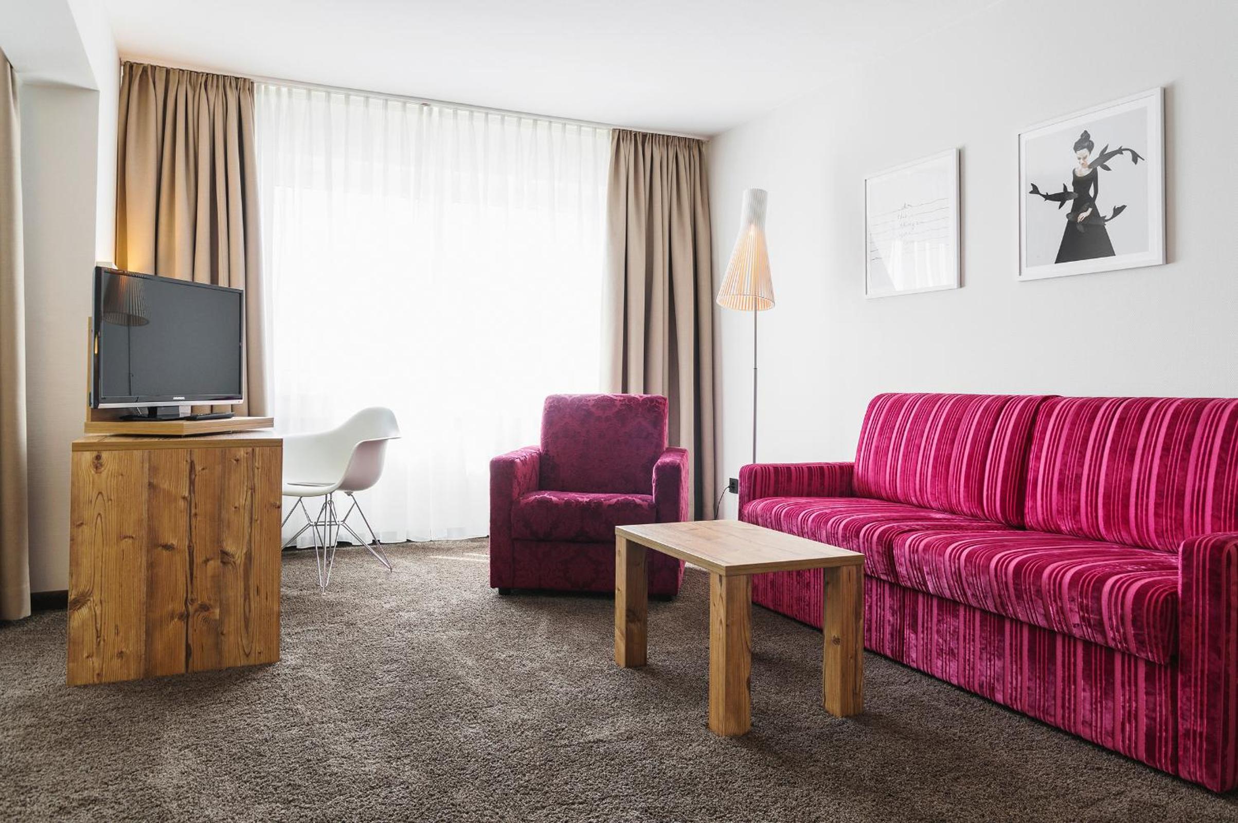 Deluxe Double Room - Photo 13