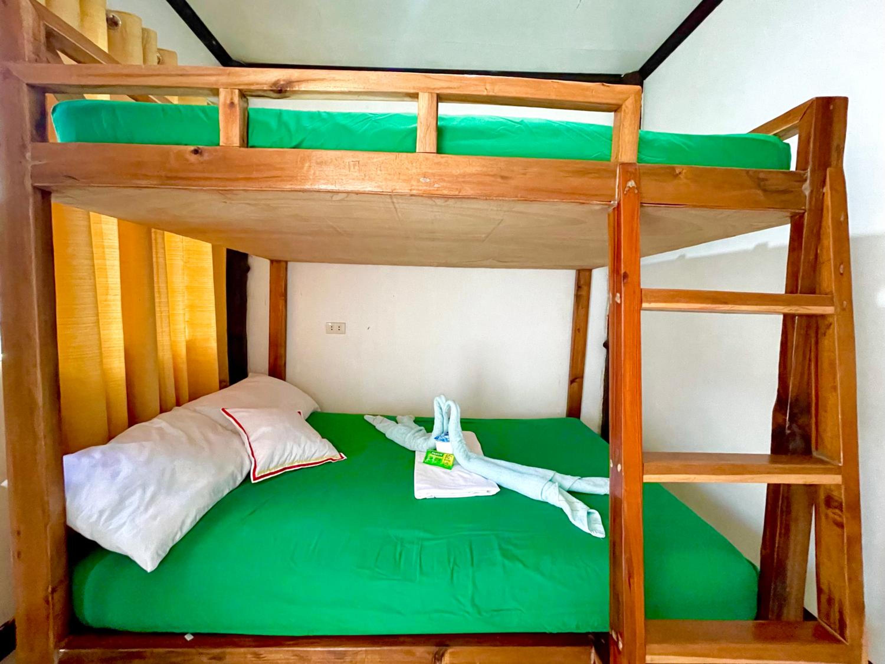 Standard Quadruple Room - Photo 14