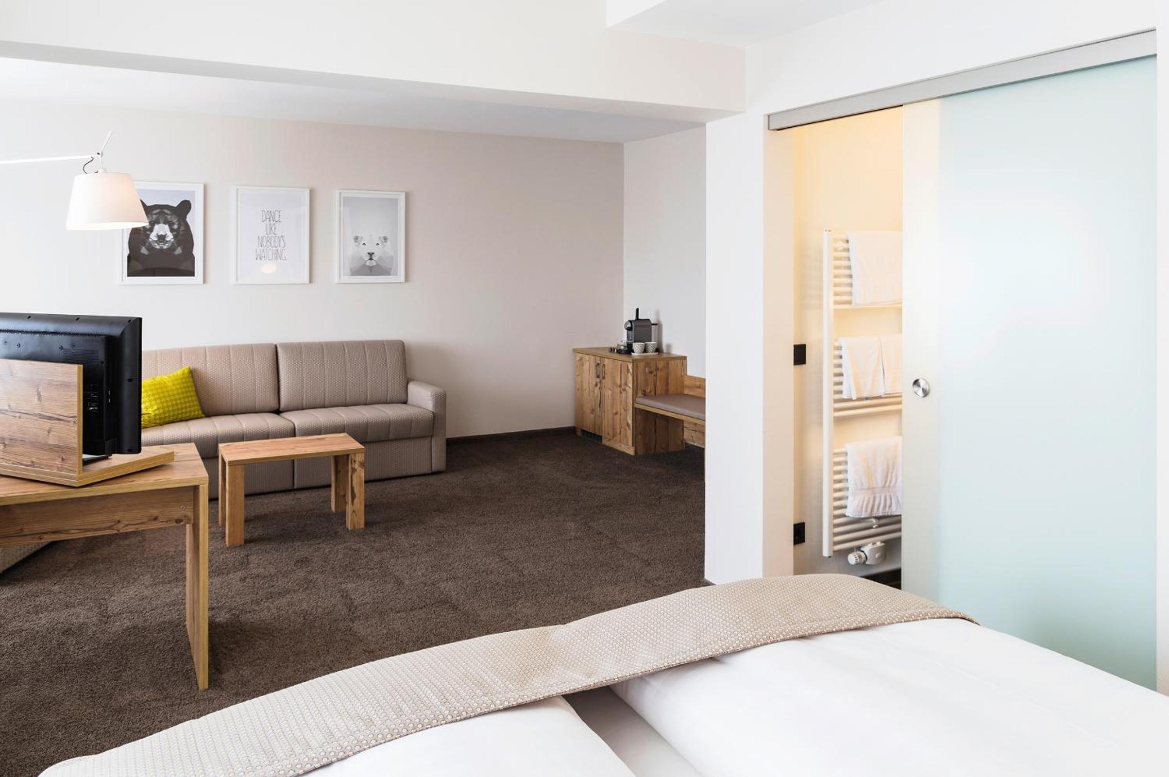 Deluxe Double Room - Photo 16