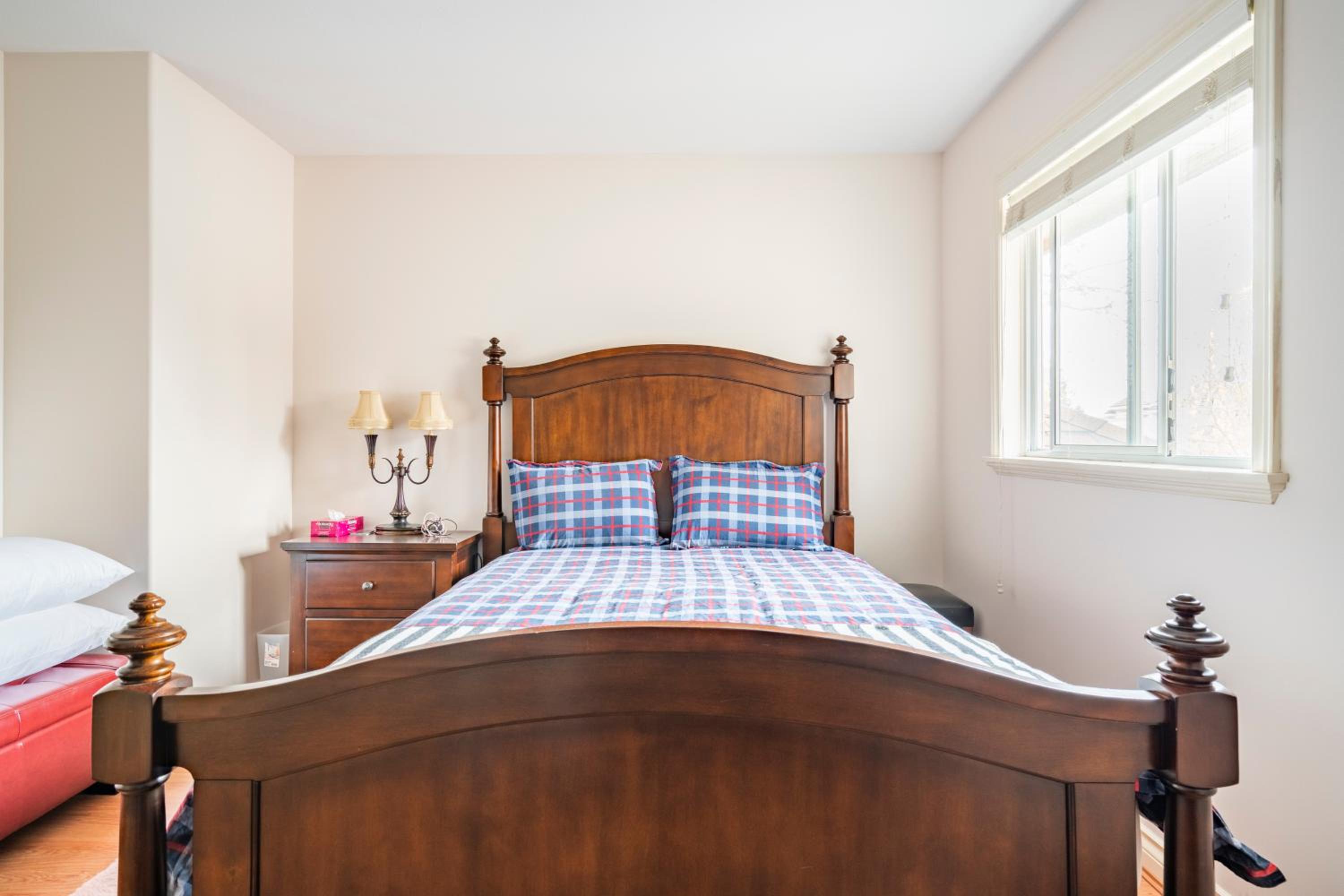 Queen Room photo 2