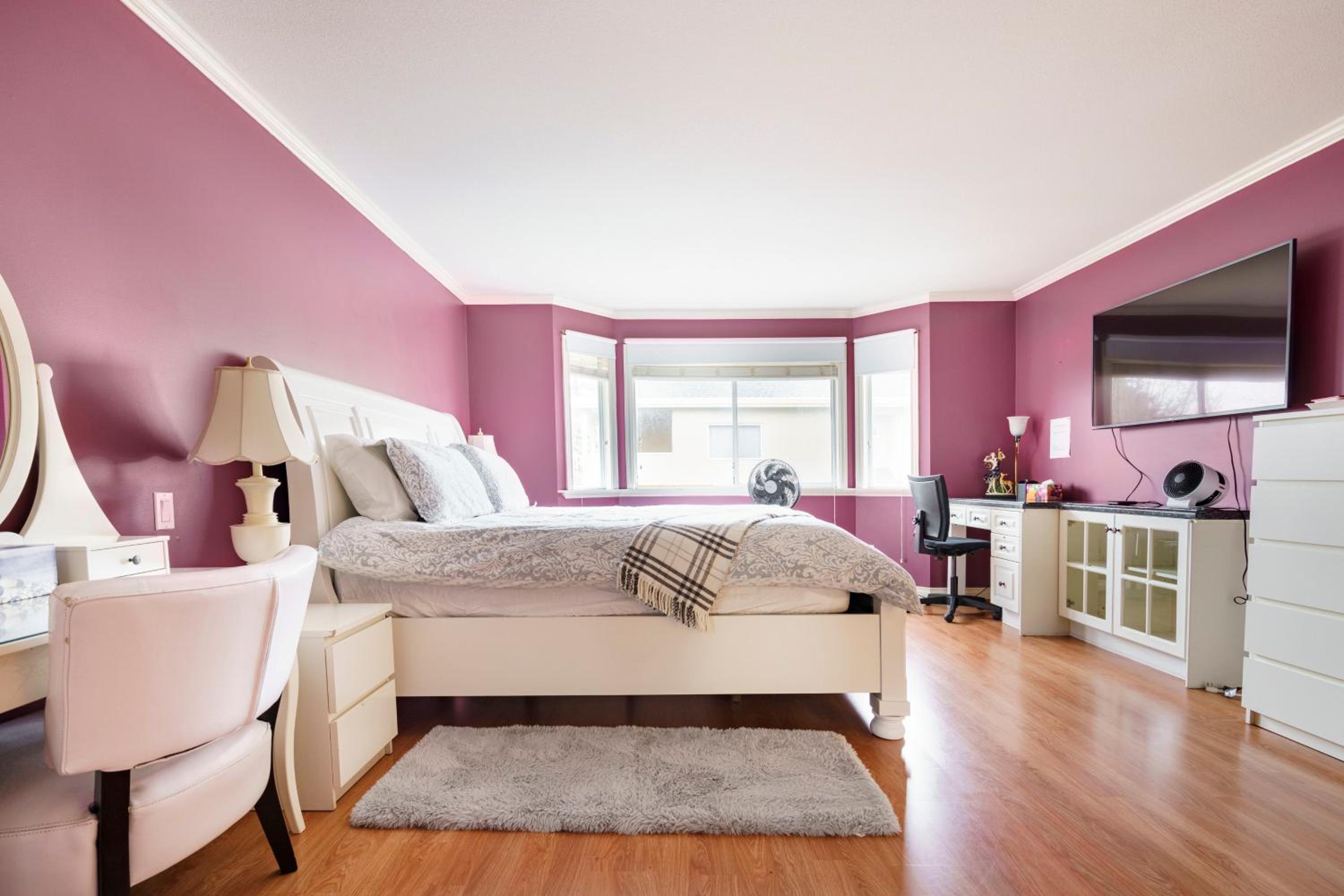 Deluxe King Suite photo 1