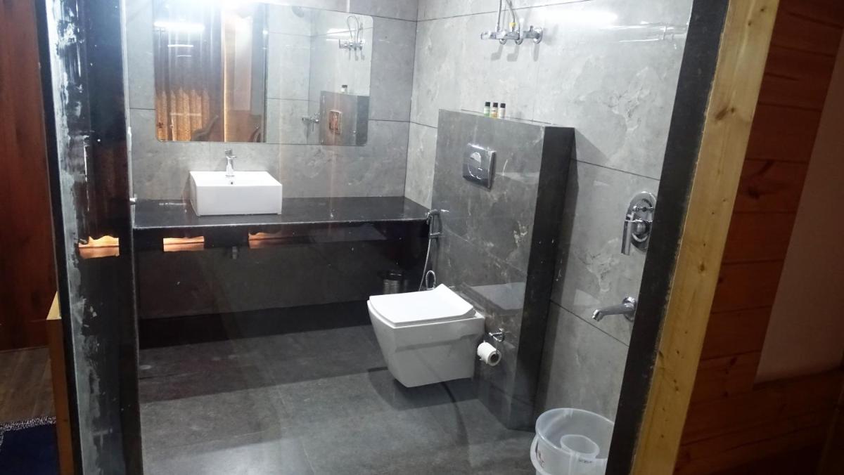 Double Room with Balcony photo 3