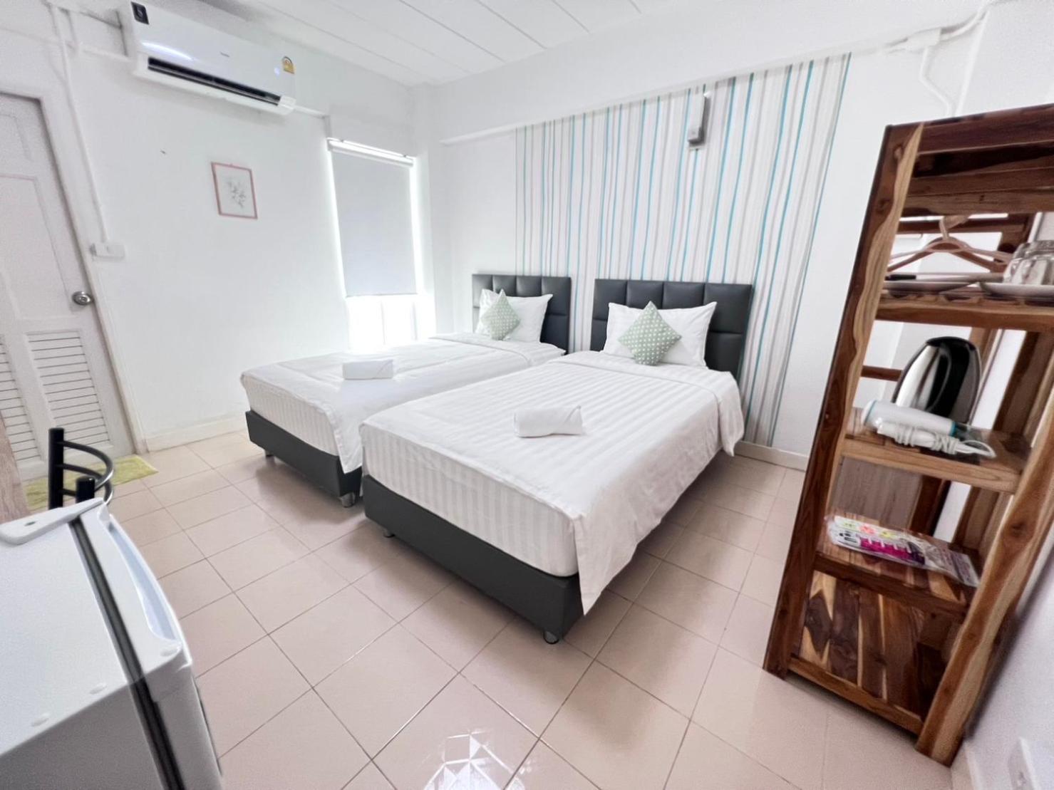 Twin Room - Photo 8