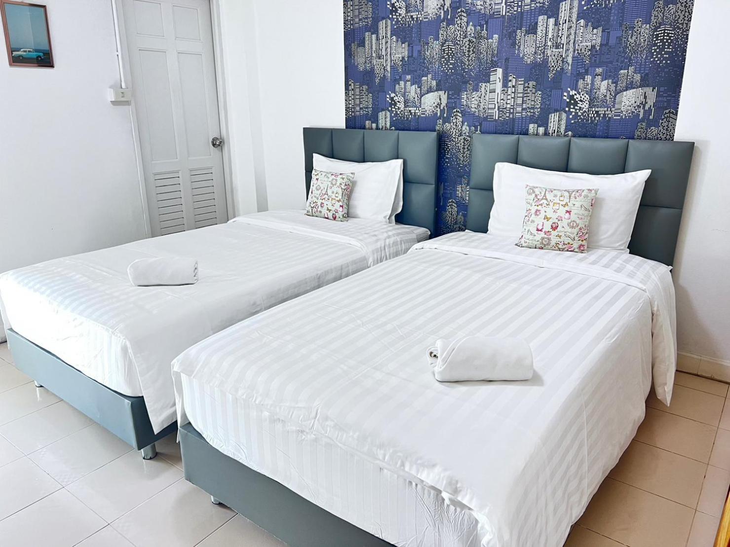 Twin Room - Photo 7