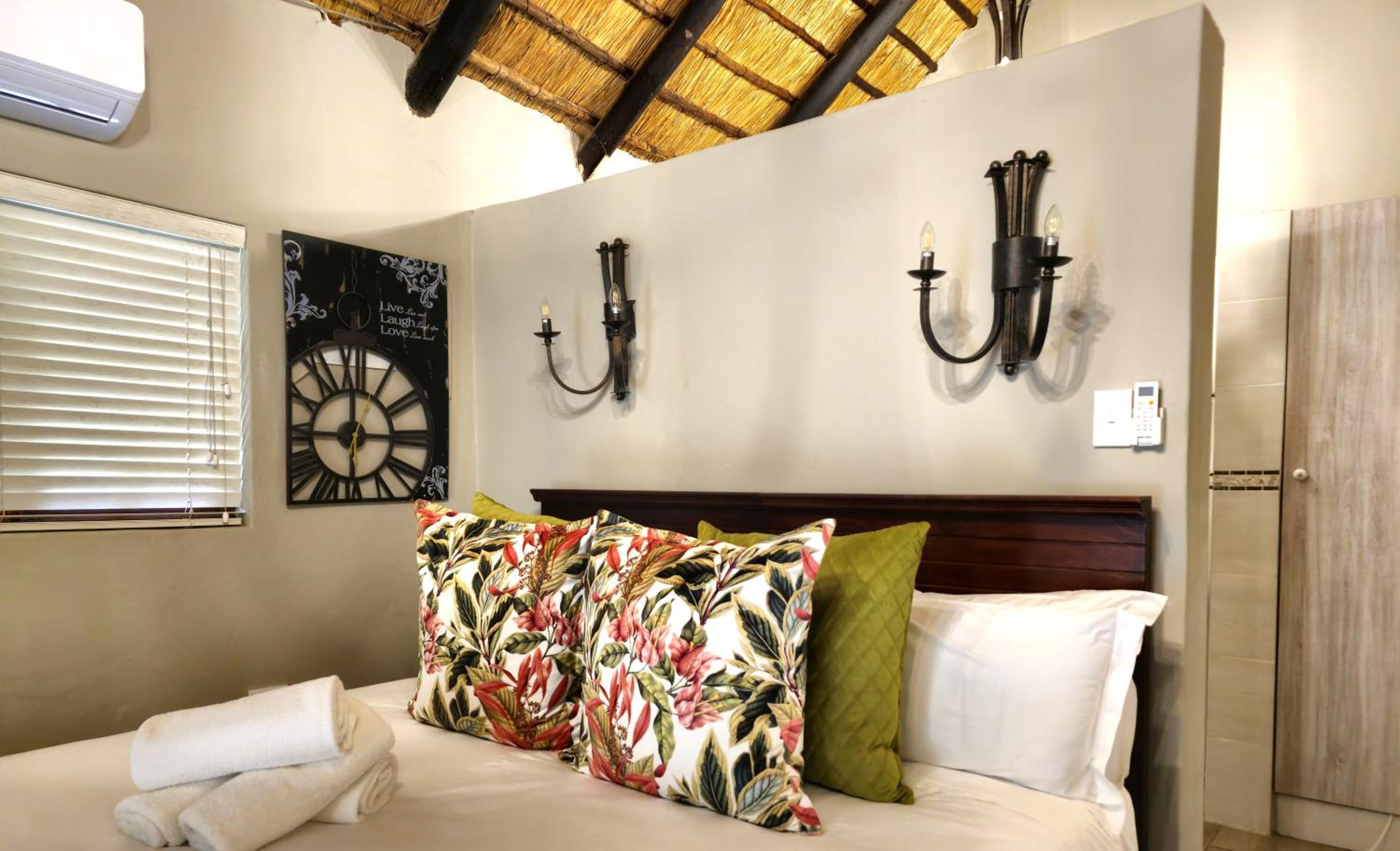 Standard King Room photo 2