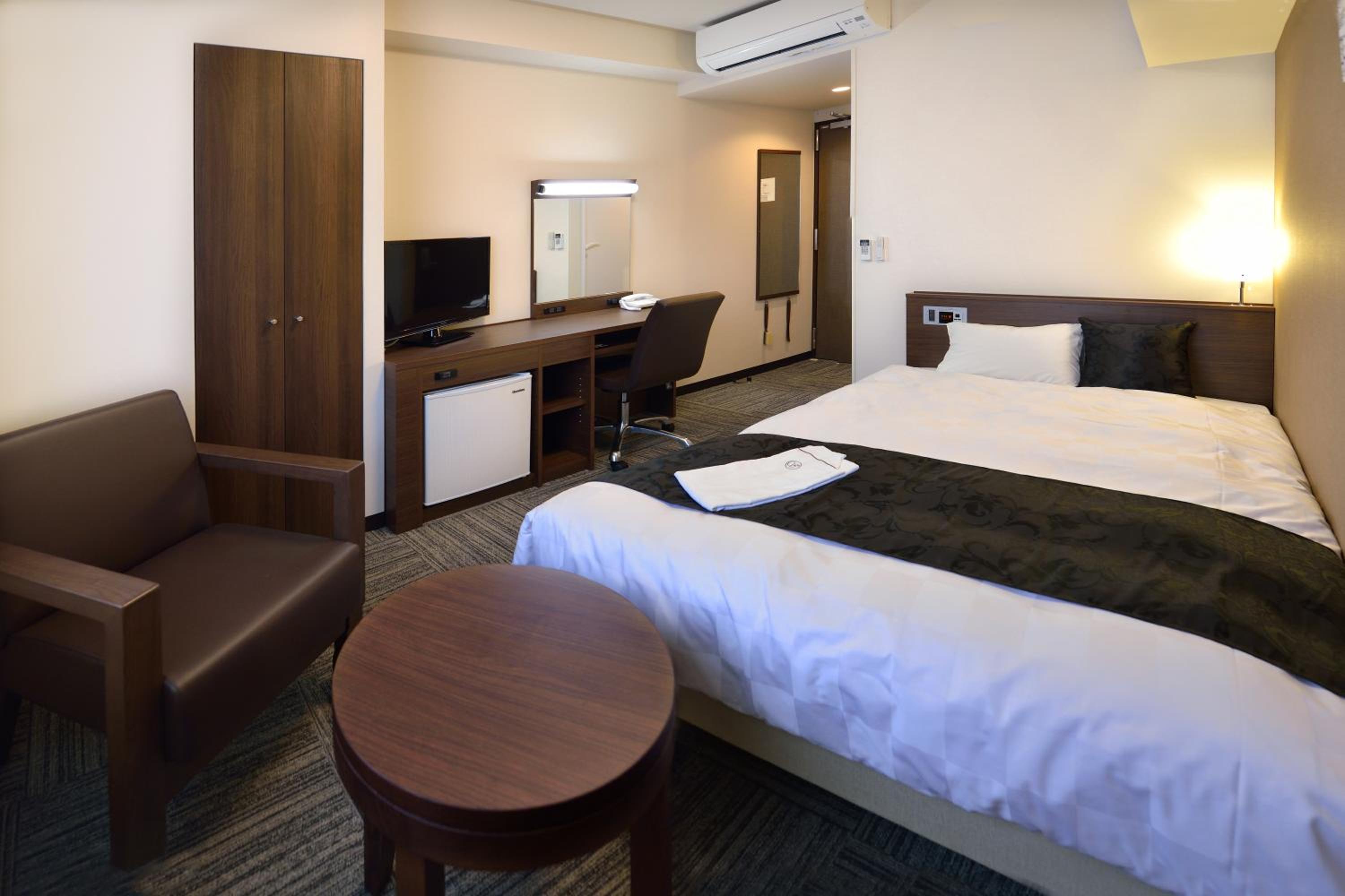 Small Double Room - Non-Smoking - Photo 1