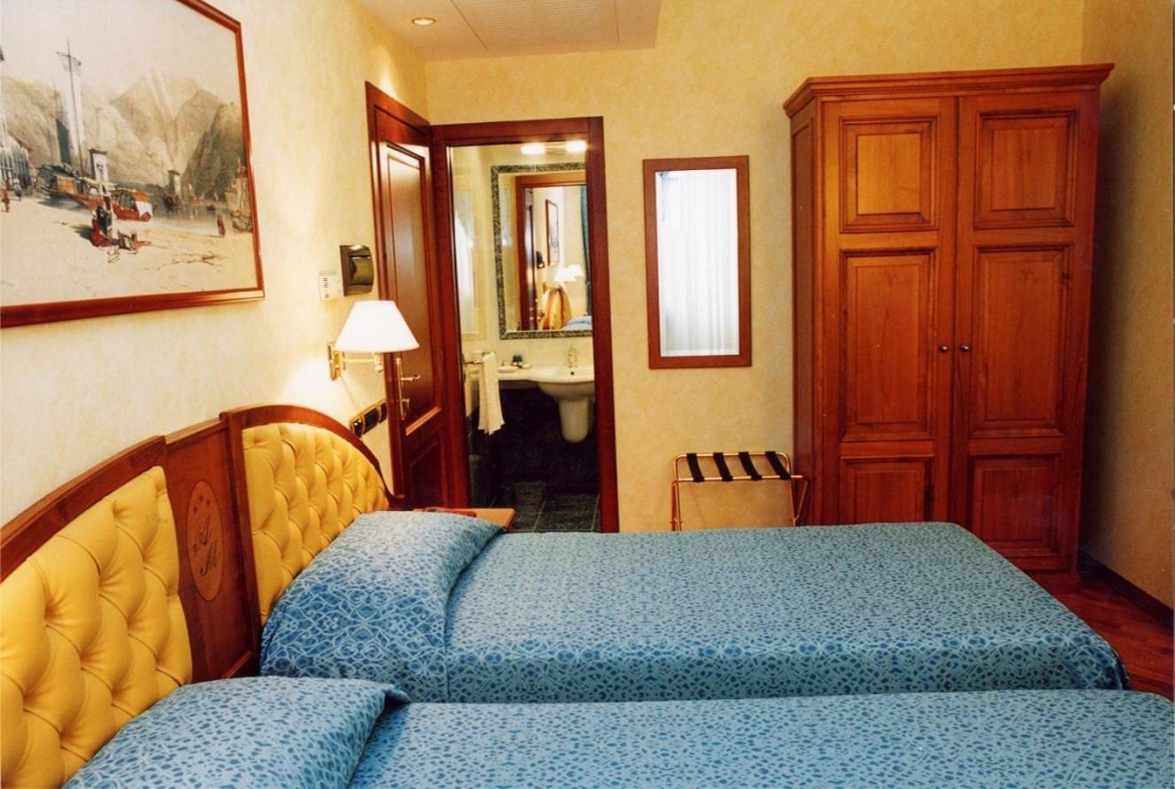 Classic Double or Twin Room - Photo 6
