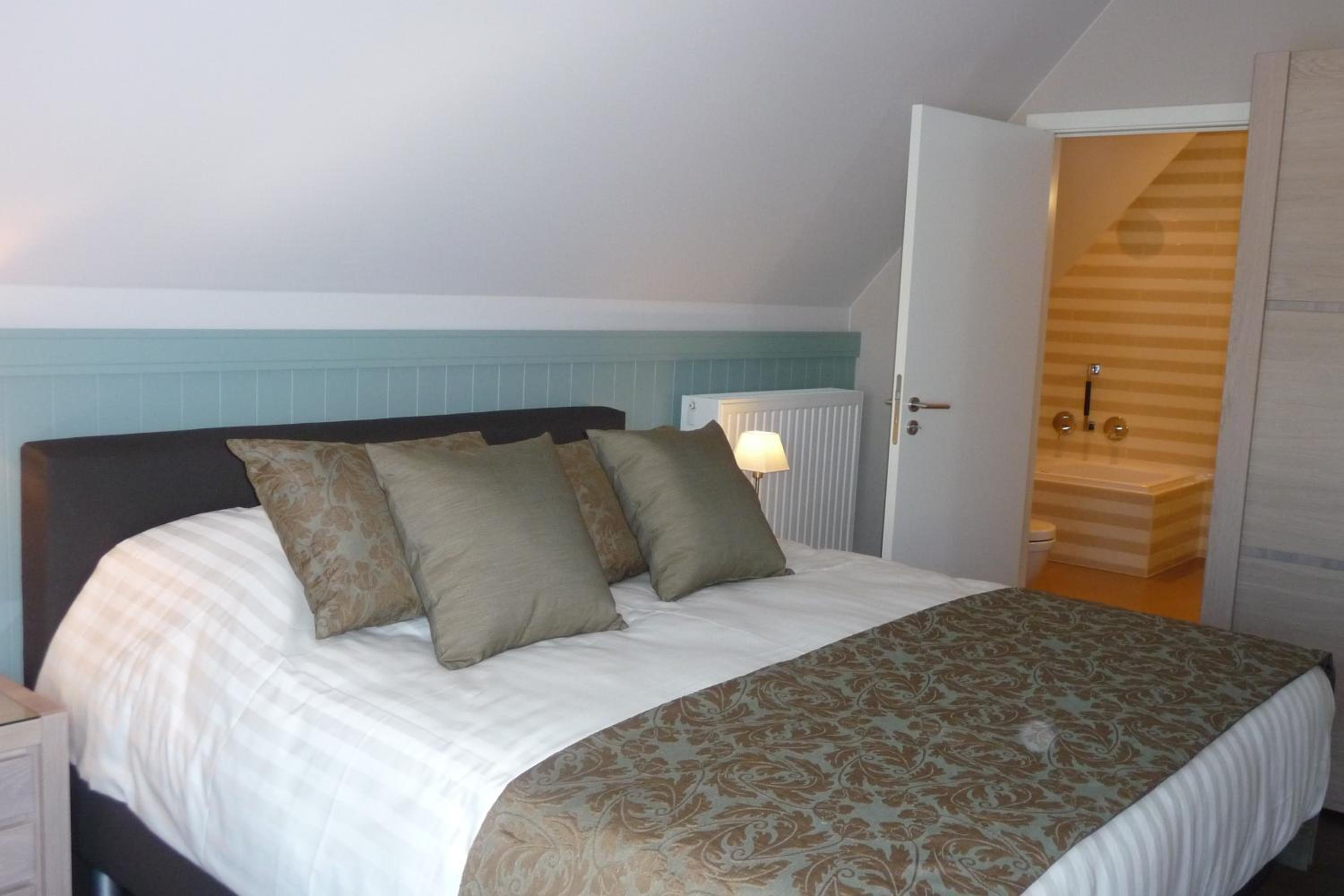Two-Bedroom Apartment - Photo 7