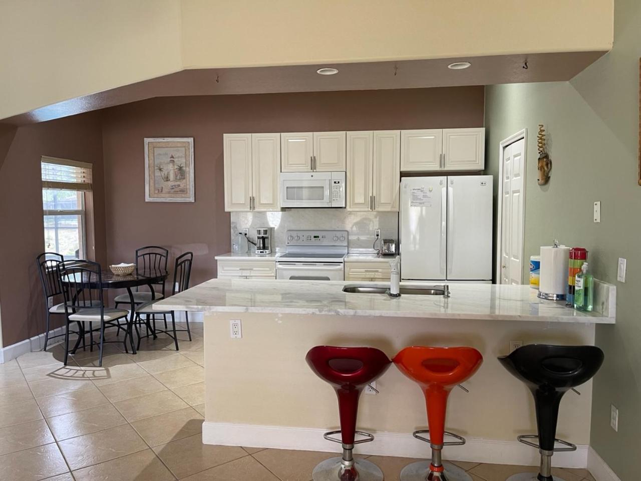 Three-Bedroom House photo 2