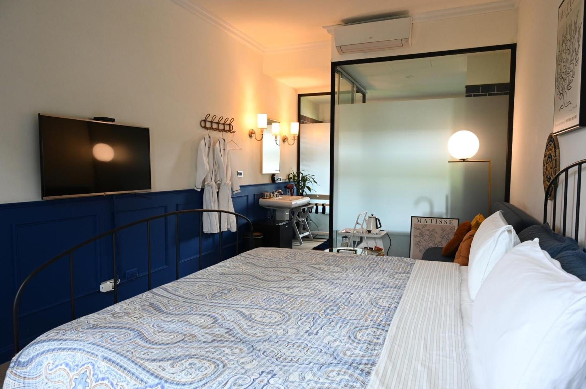 King Room with Mountain View photo 2
