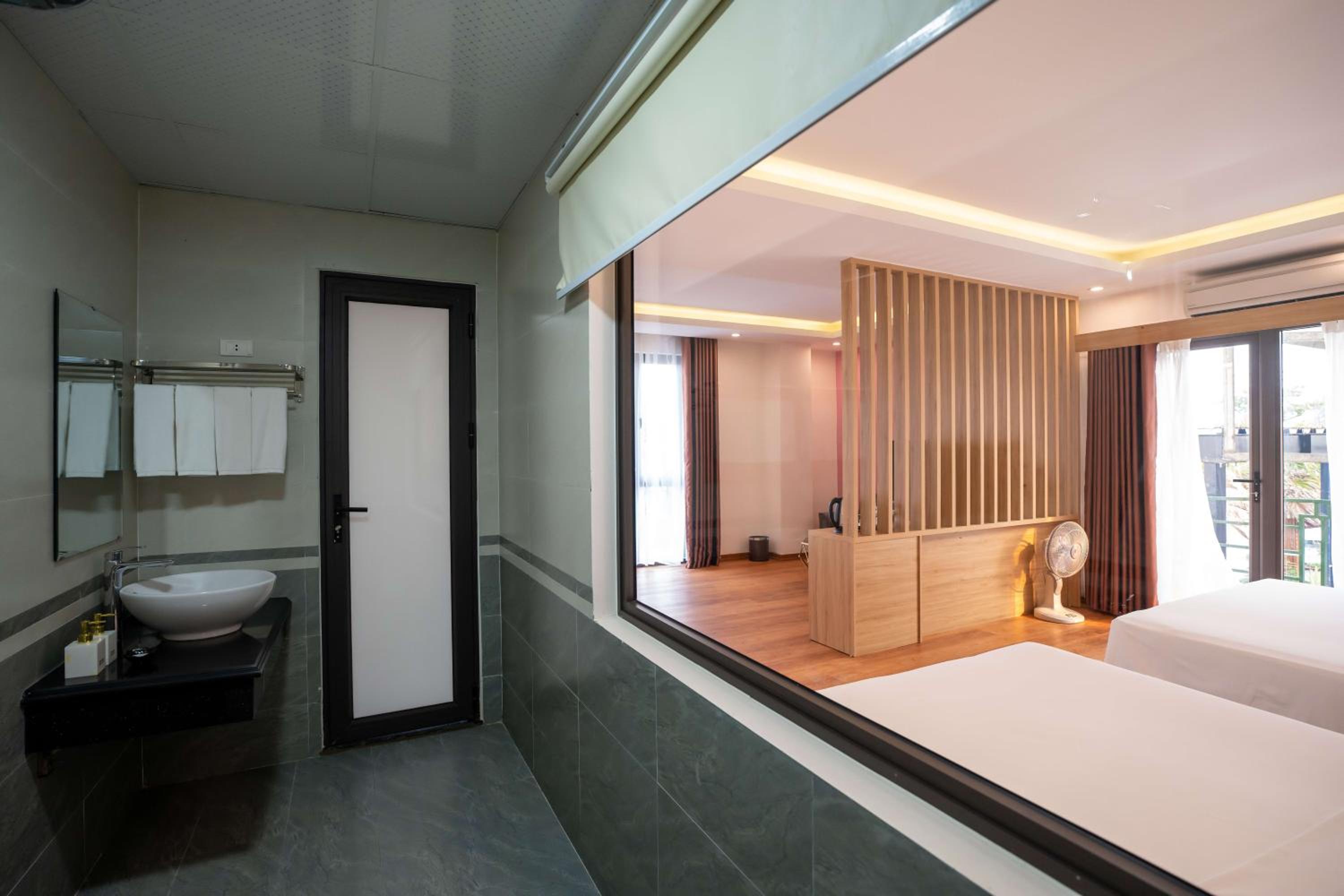 Deluxe Quadruple Room - Photo 2