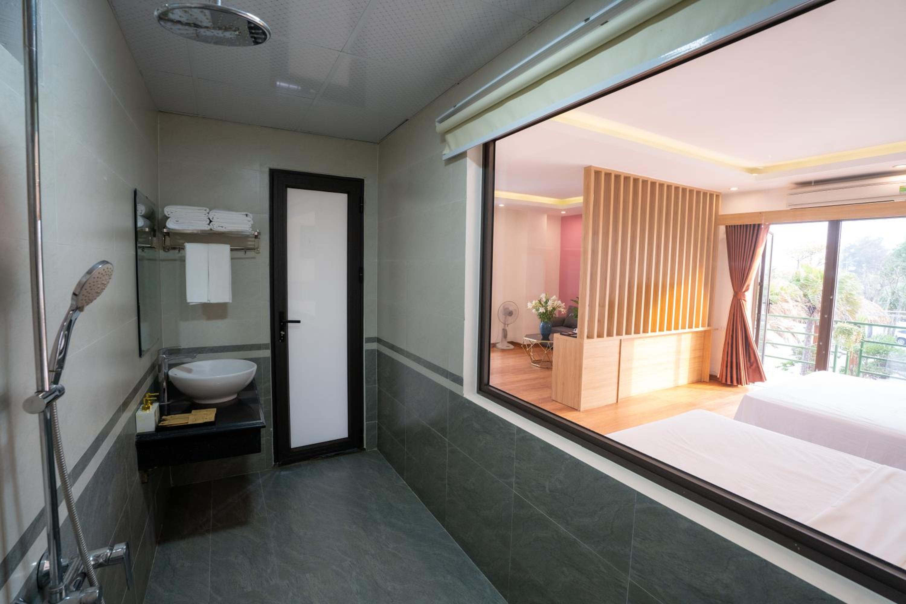 Deluxe Quadruple Room - Photo 3