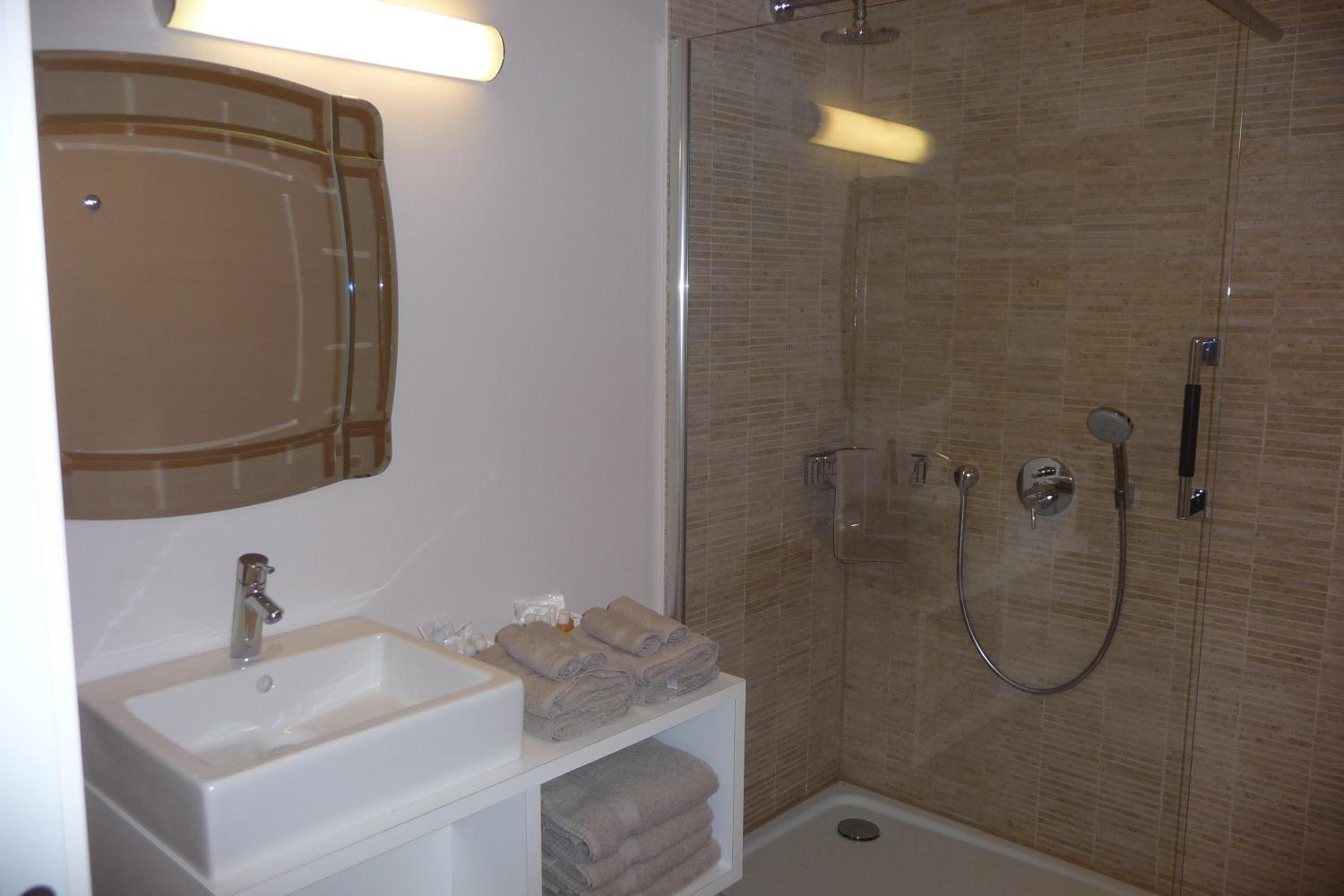 Two-Bedroom Apartment - Photo 2