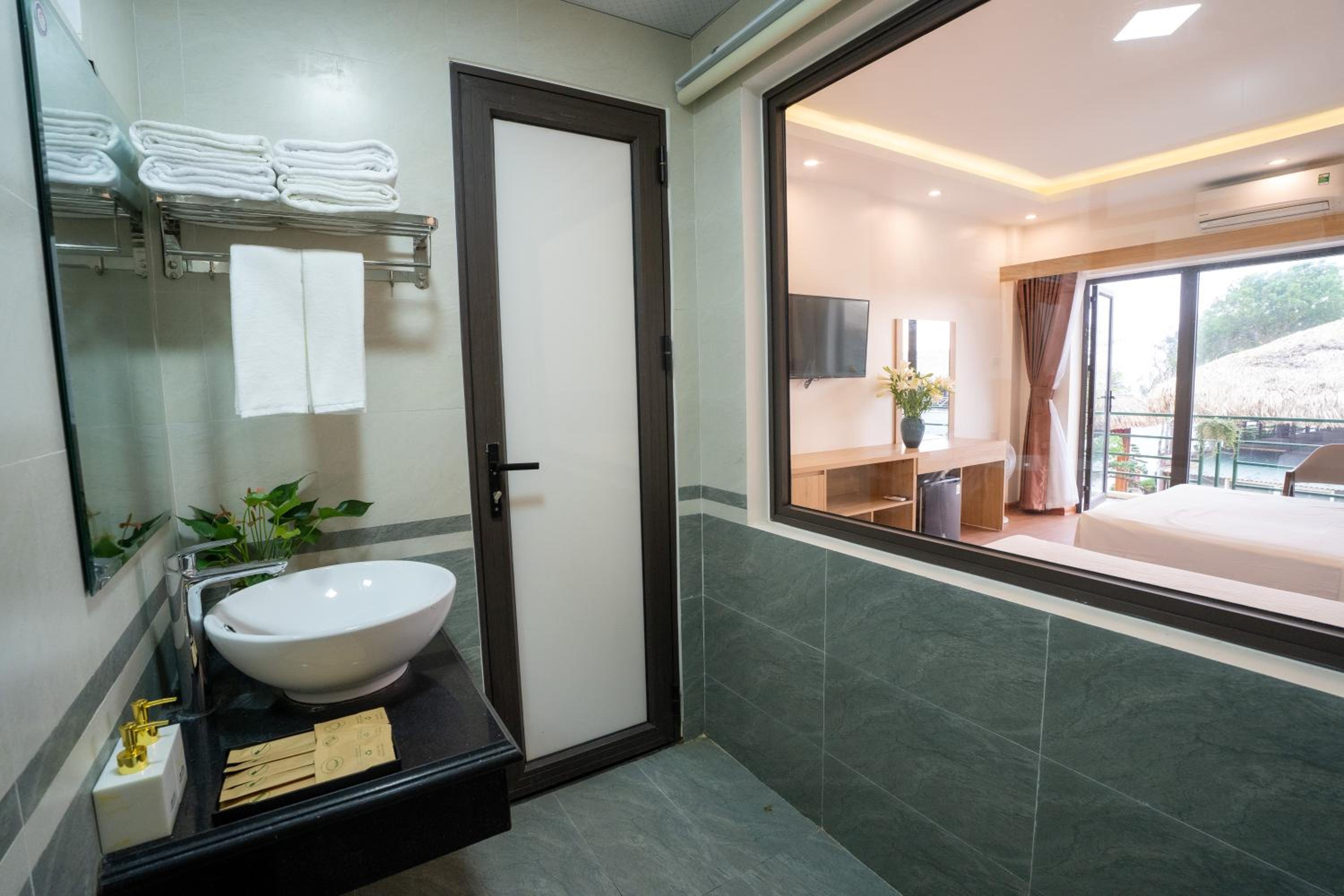 Superior Quadruple Room - Photo 12