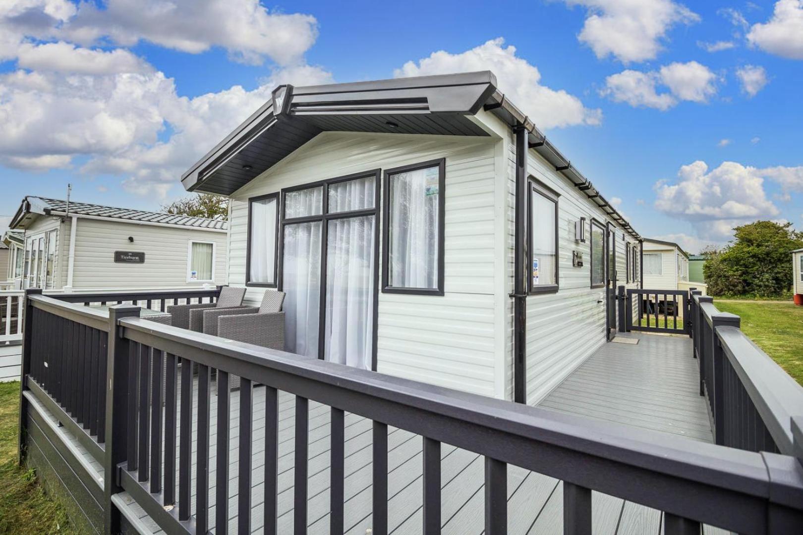 Mobile Home photo 2