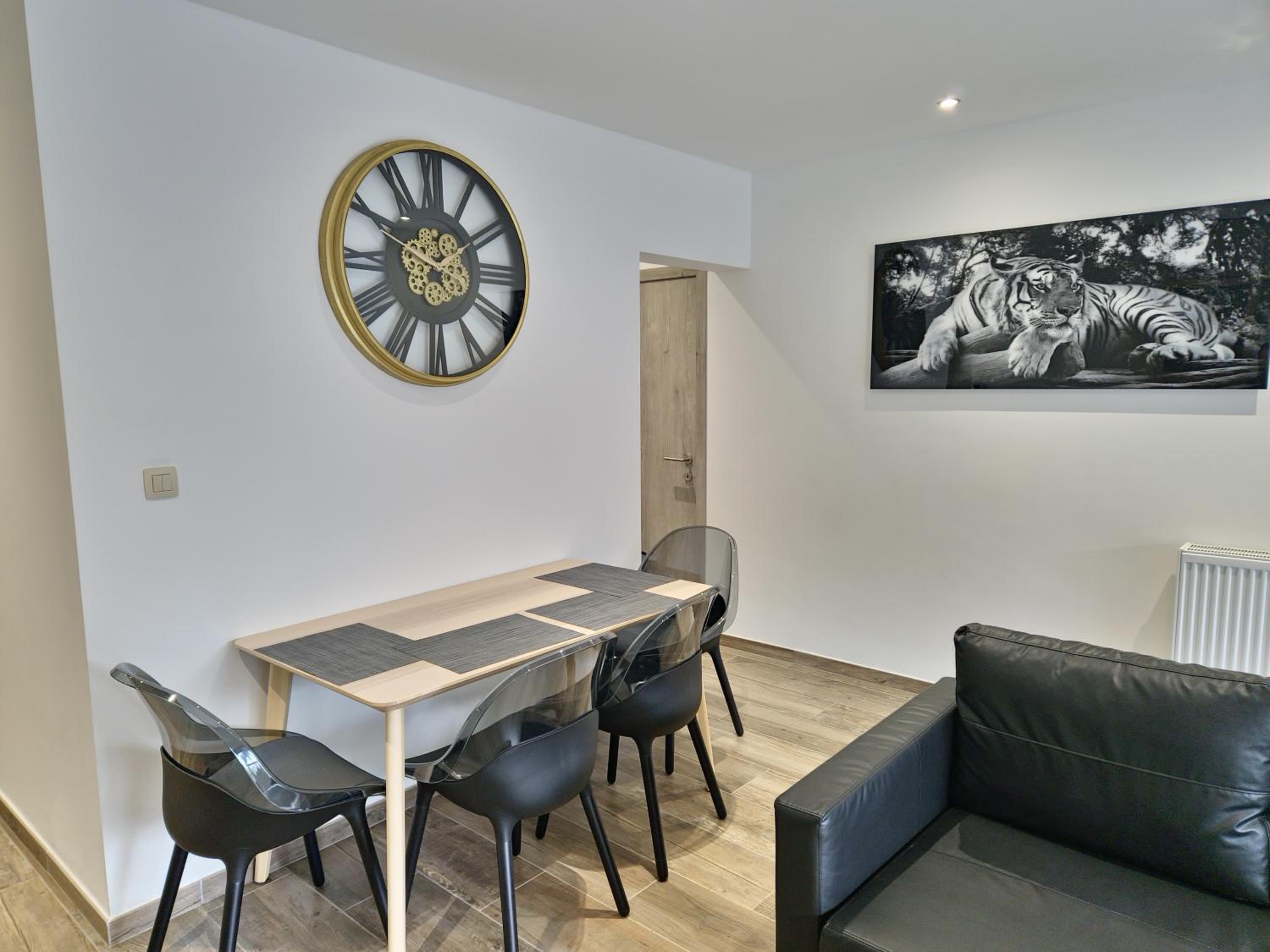 One-Bedroom Apartment photo 2