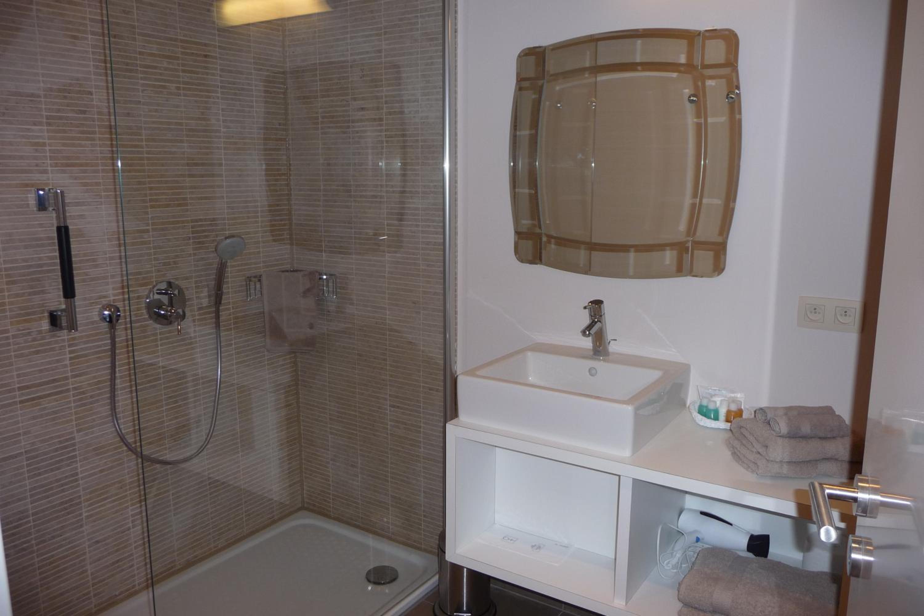 Standard Double Room - Photo 7