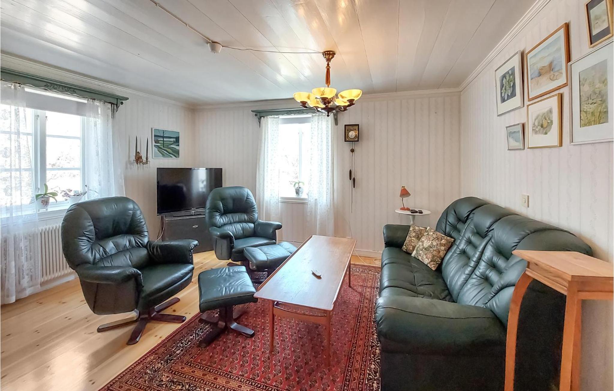 Three-Bedroom Vacation Home  photo 3