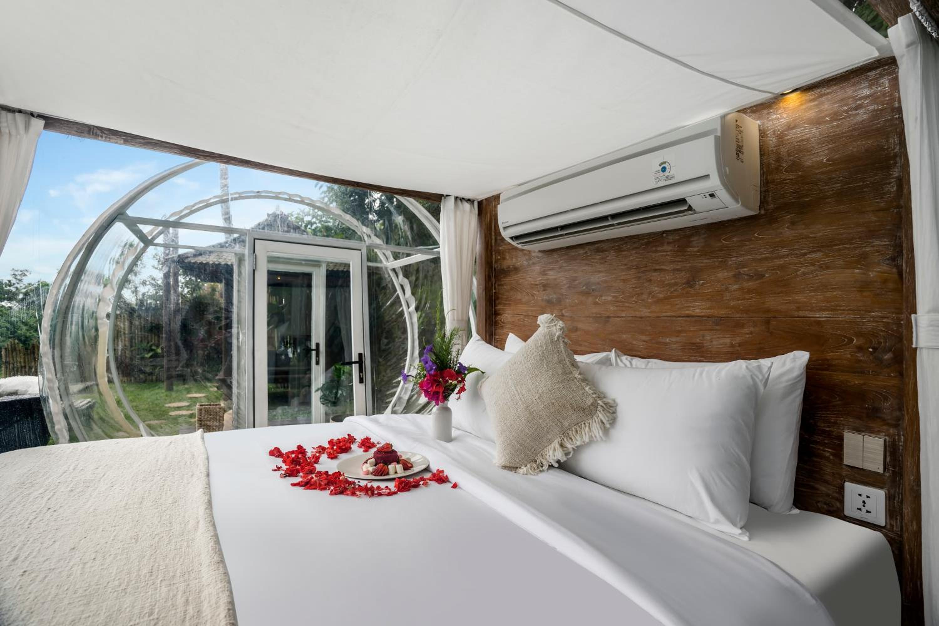 Suite with Garden View
