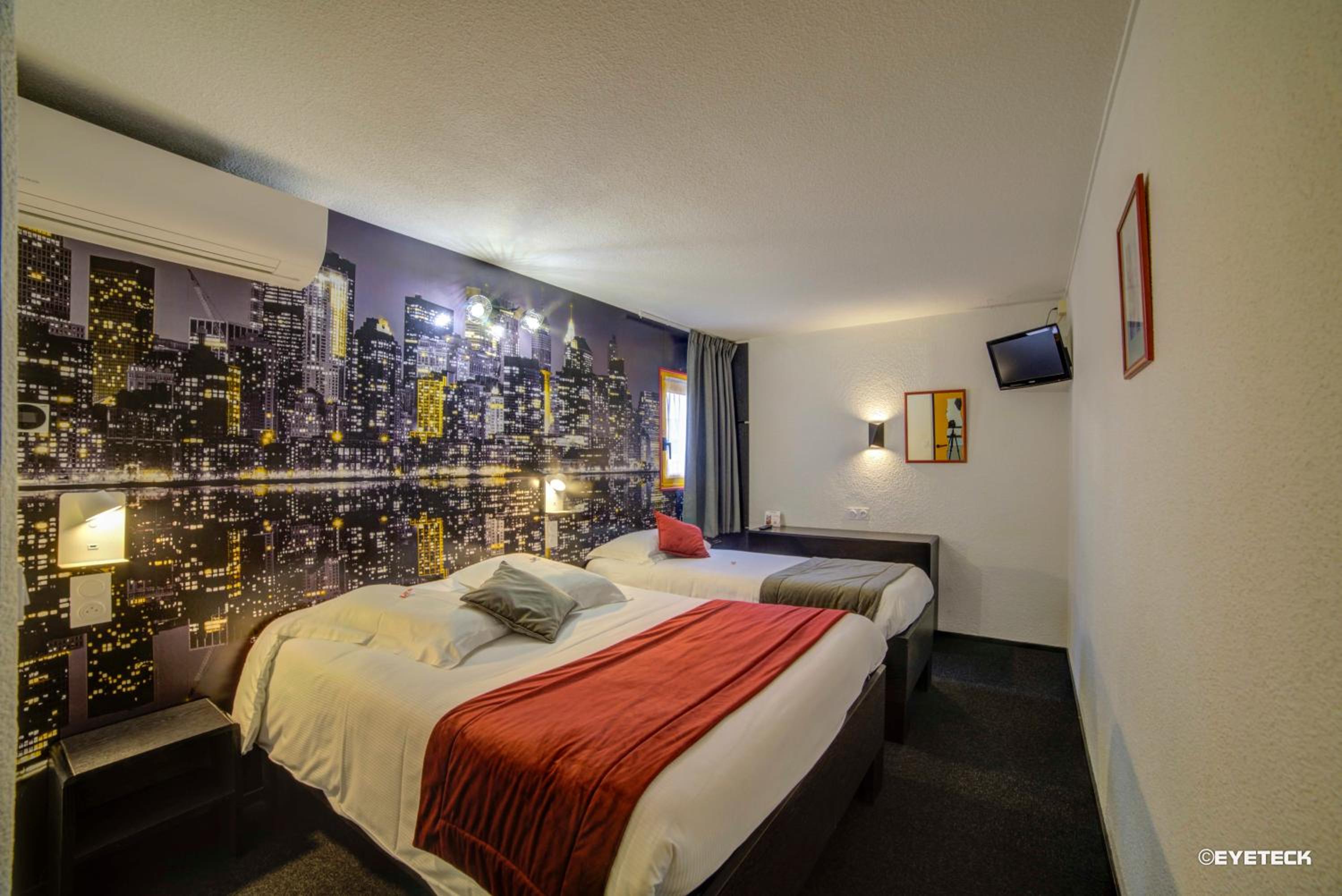 Triple Room with 1 Double Bed and 1 Single Bed - Photo 3