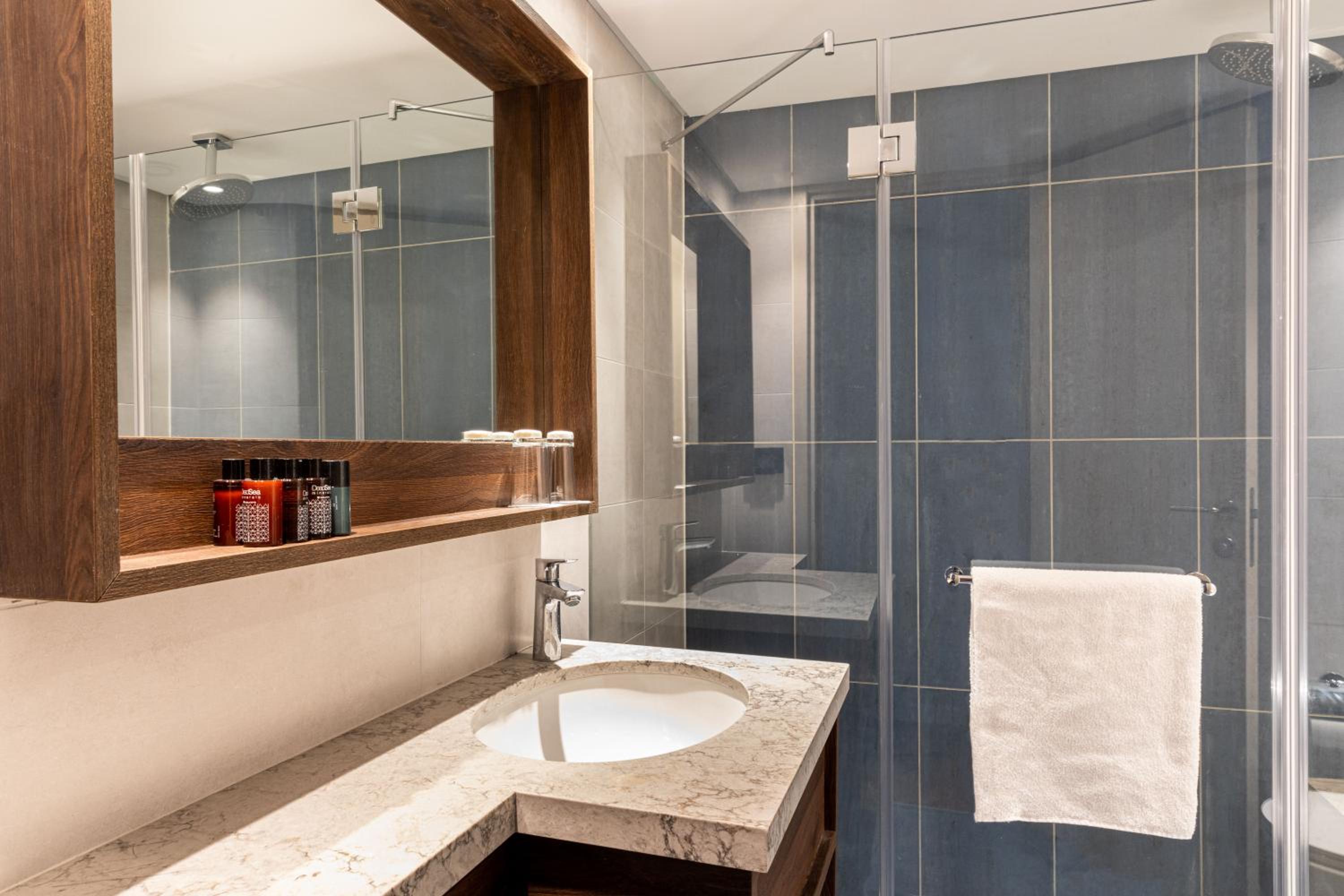 Deluxe High Floor with Balcony and Lake View