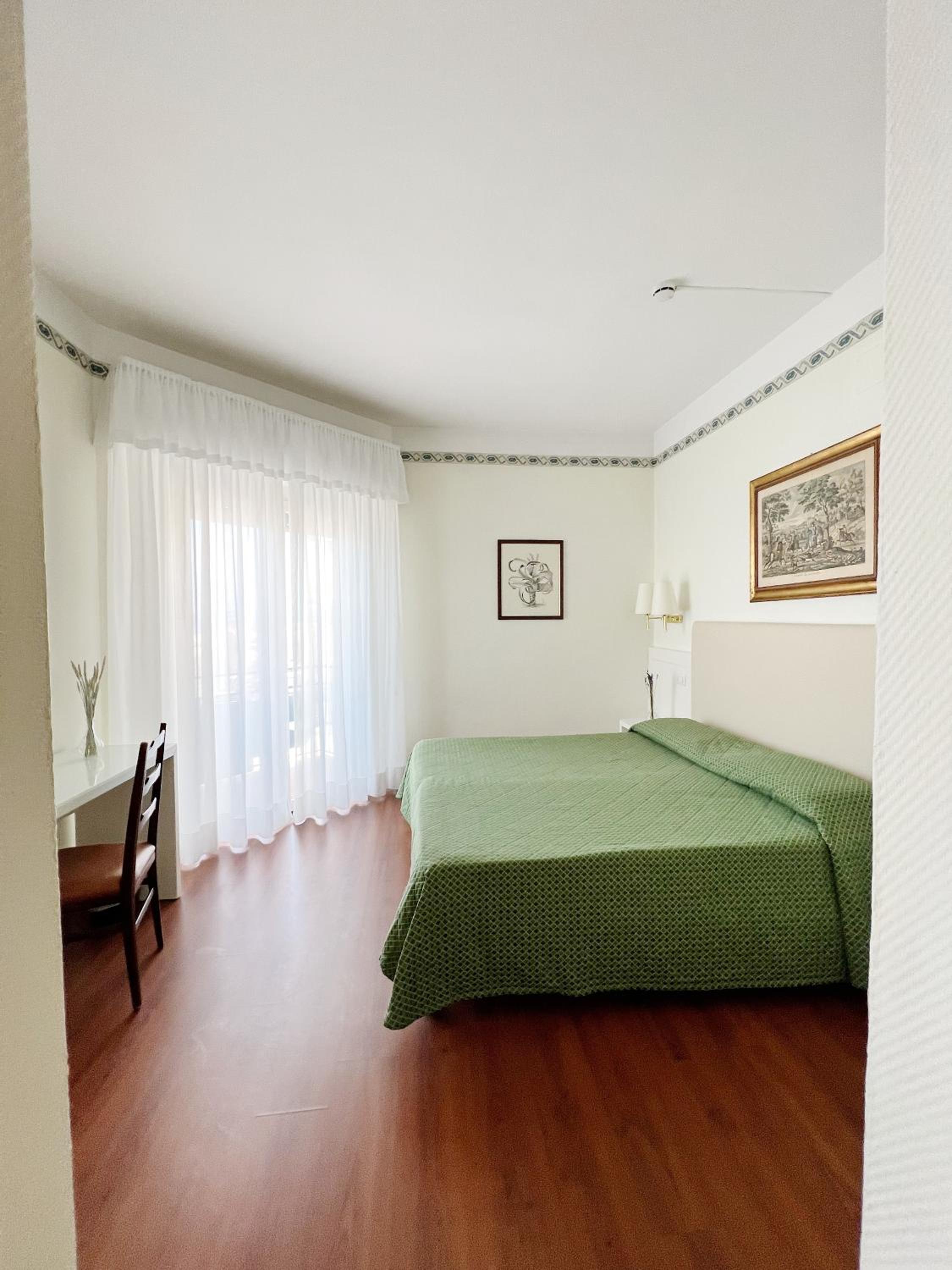 Deluxe Double Room with Sea View and Balcony photo 1
