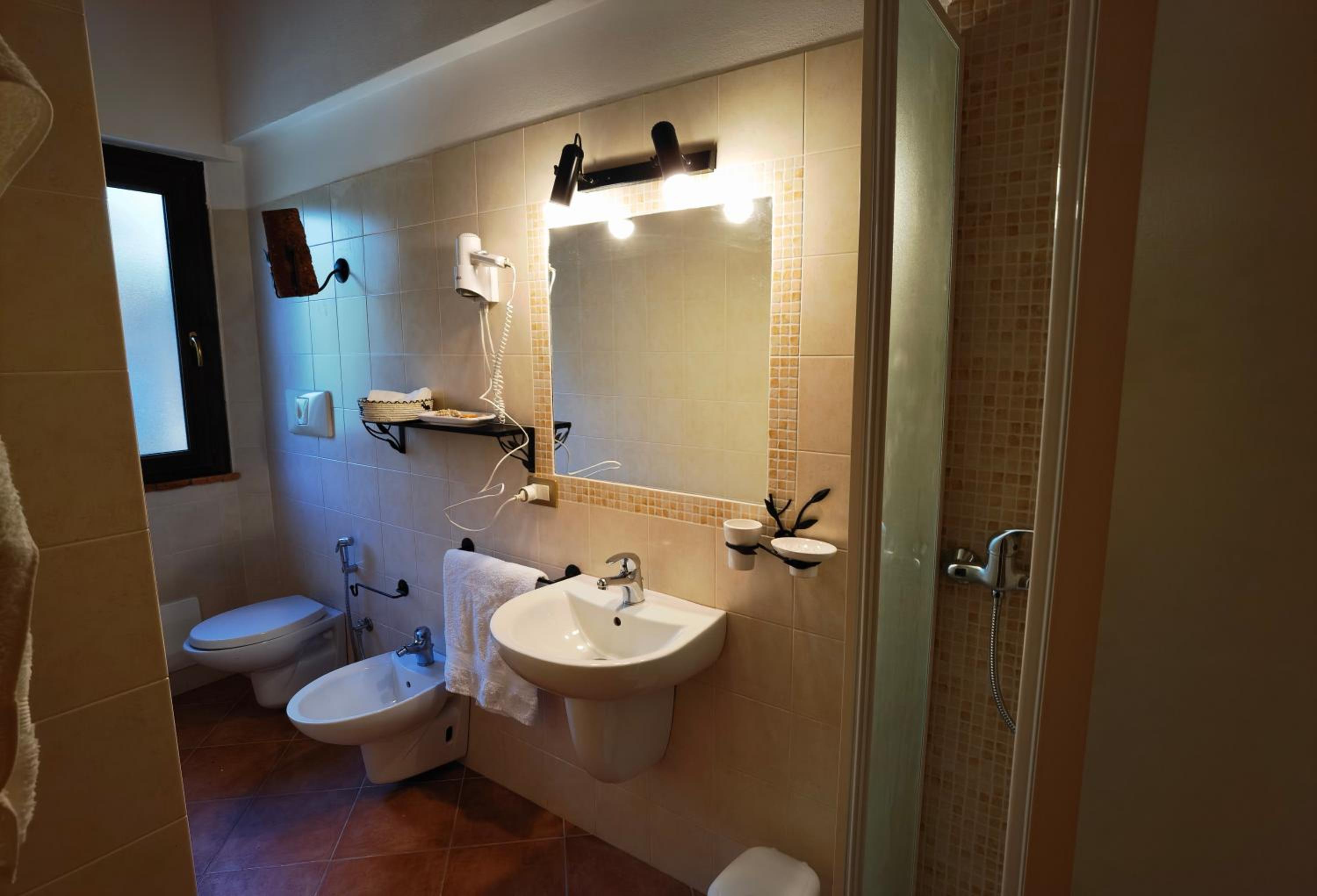 Double Room - Photo 10