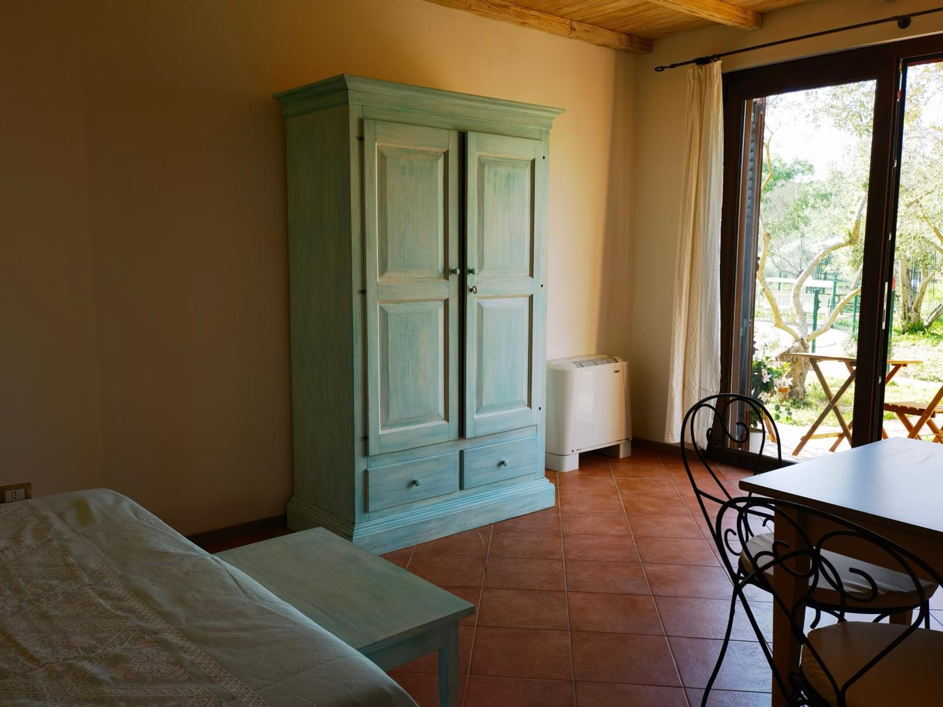 Double or Twin Room with Pool View - Photo 14