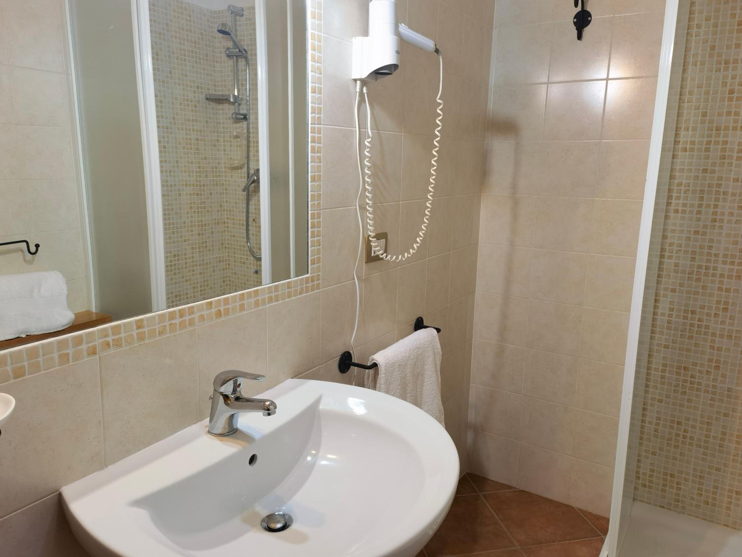 Double or Twin Room with Pool View - Photo 13