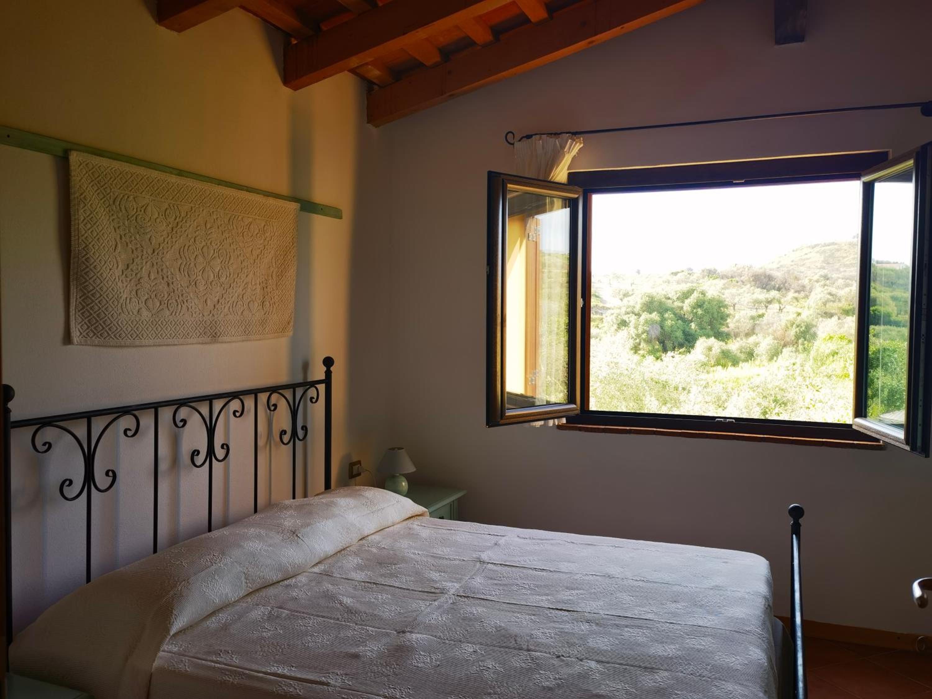 Double Room - Photo 7
