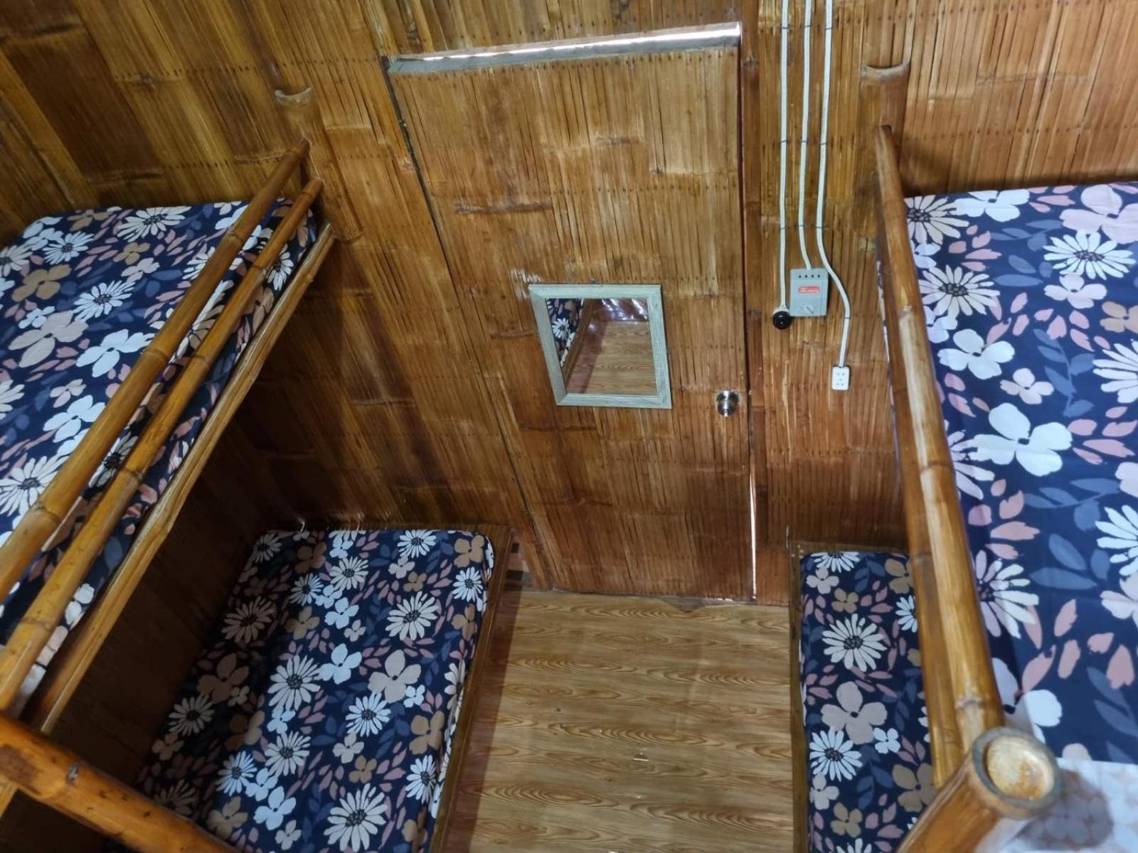Economy Quadruple Room with Shared Bathroom photo 2