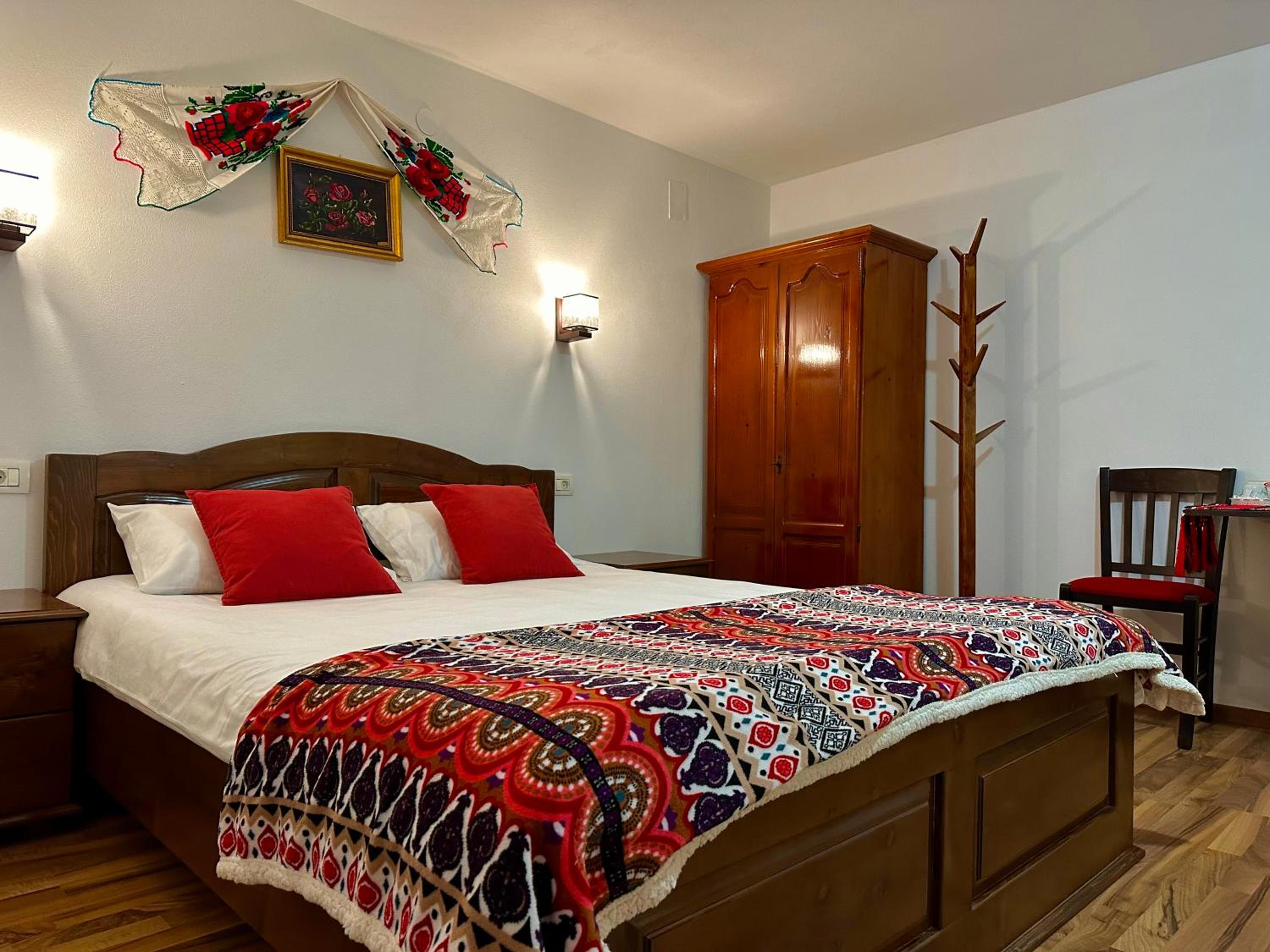 Five-Bedroom House photo 1