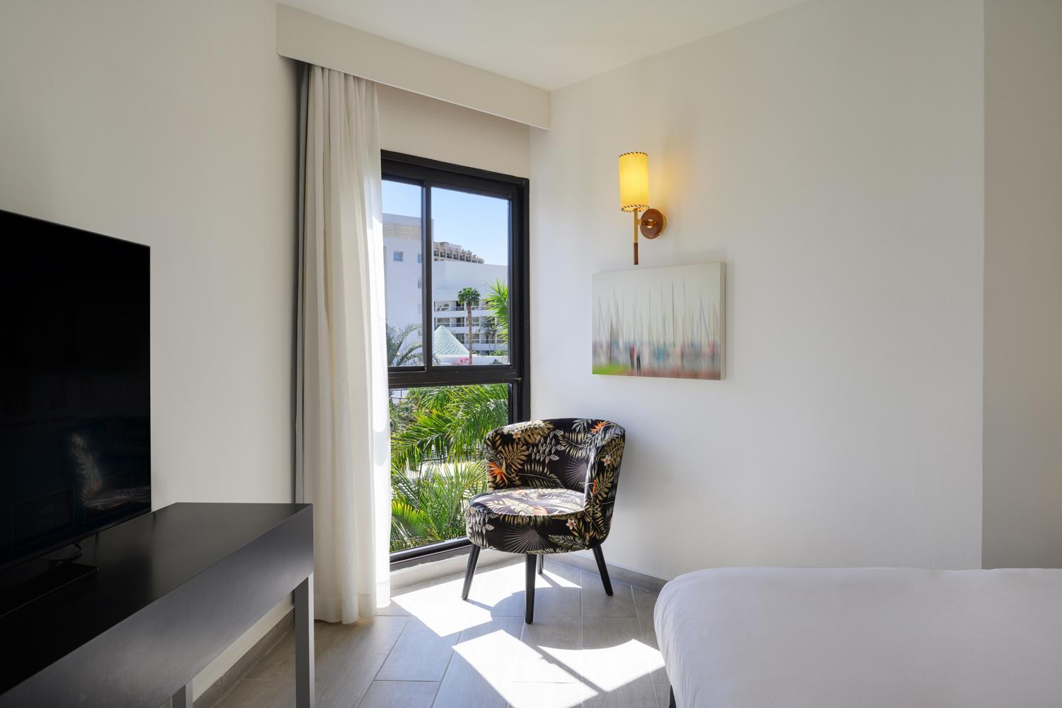 Studio with Terrace & Pool View - Photo 4