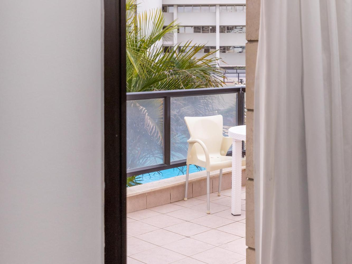 Studio with Terrace & Pool View - Photo 8